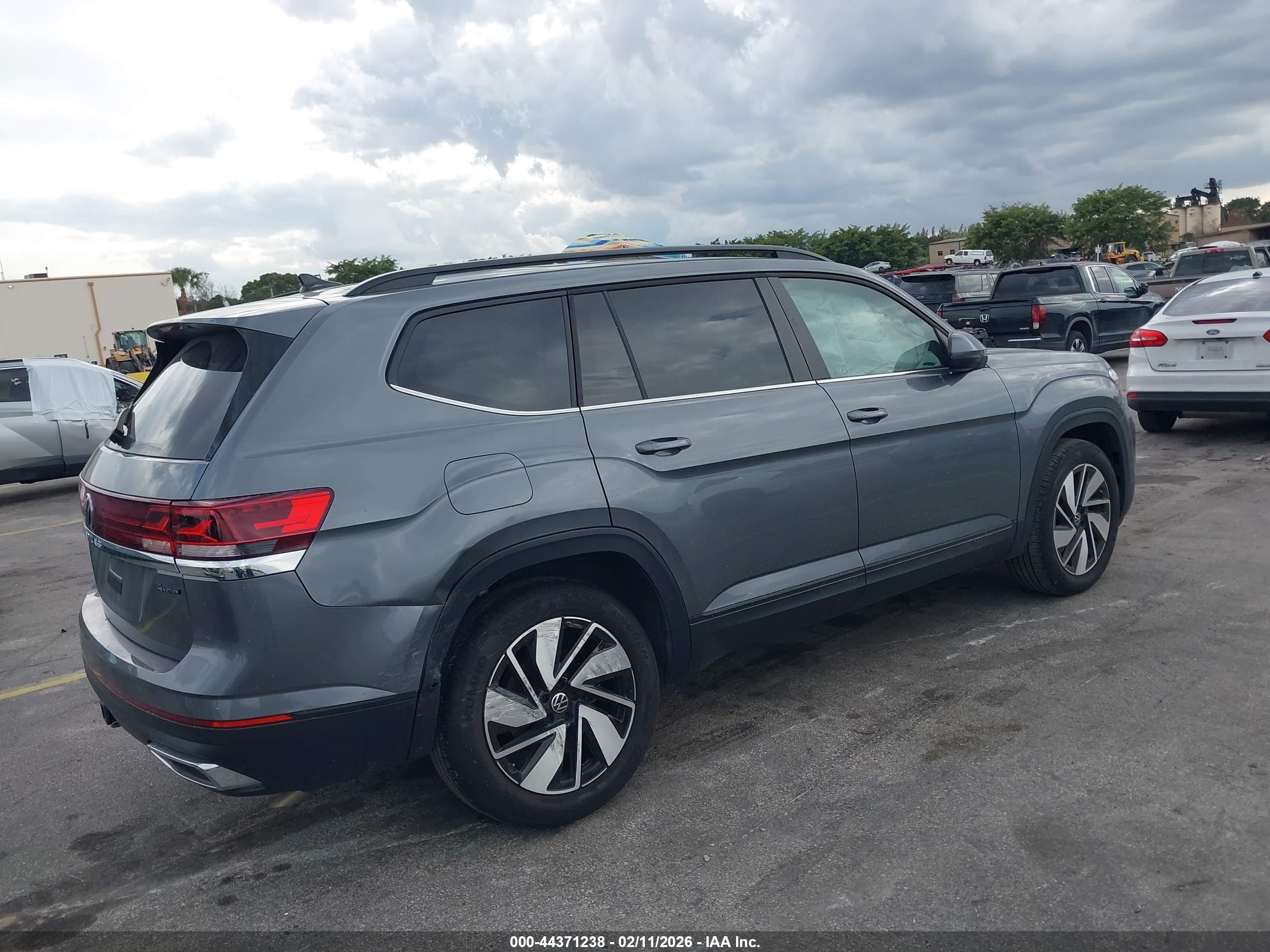 VOLKSWAGEN ATLAS image 4