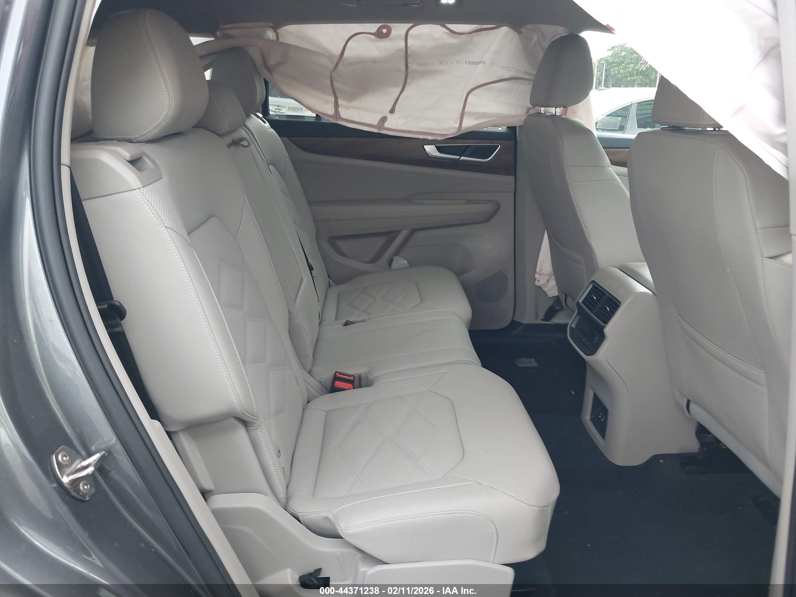 VOLKSWAGEN ATLAS image 8