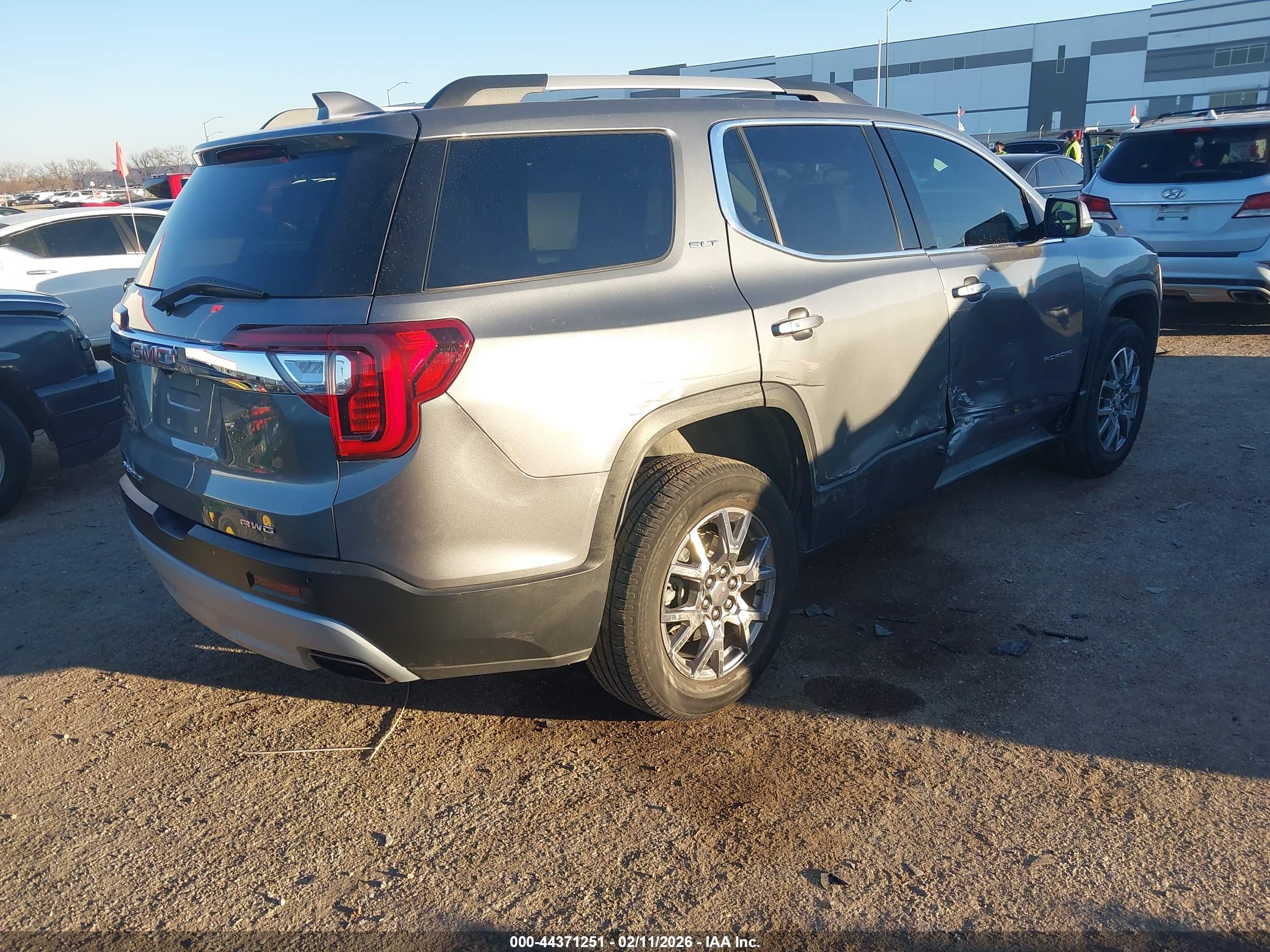GMC ACADIA image 4