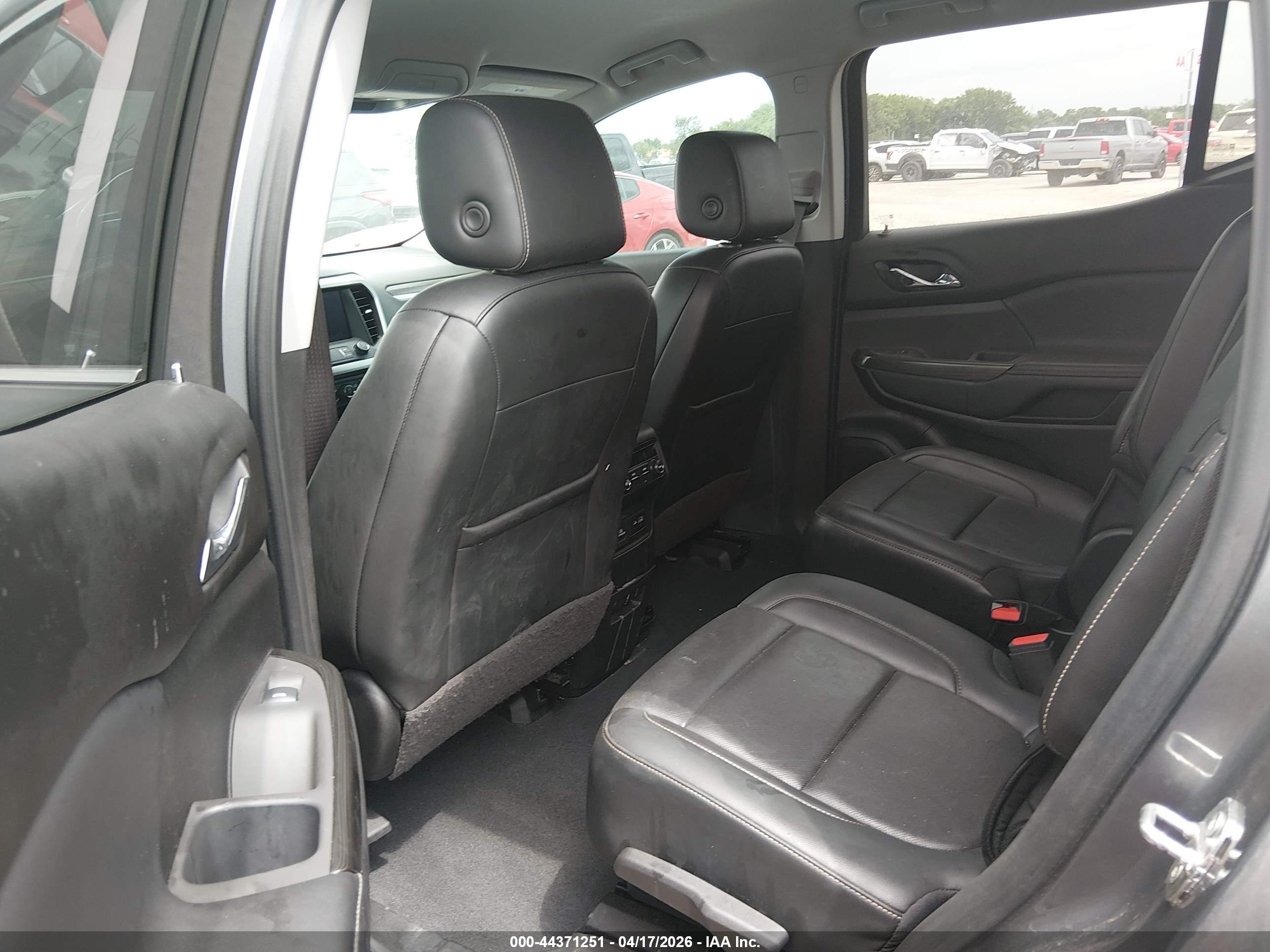 GMC ACADIA image 8