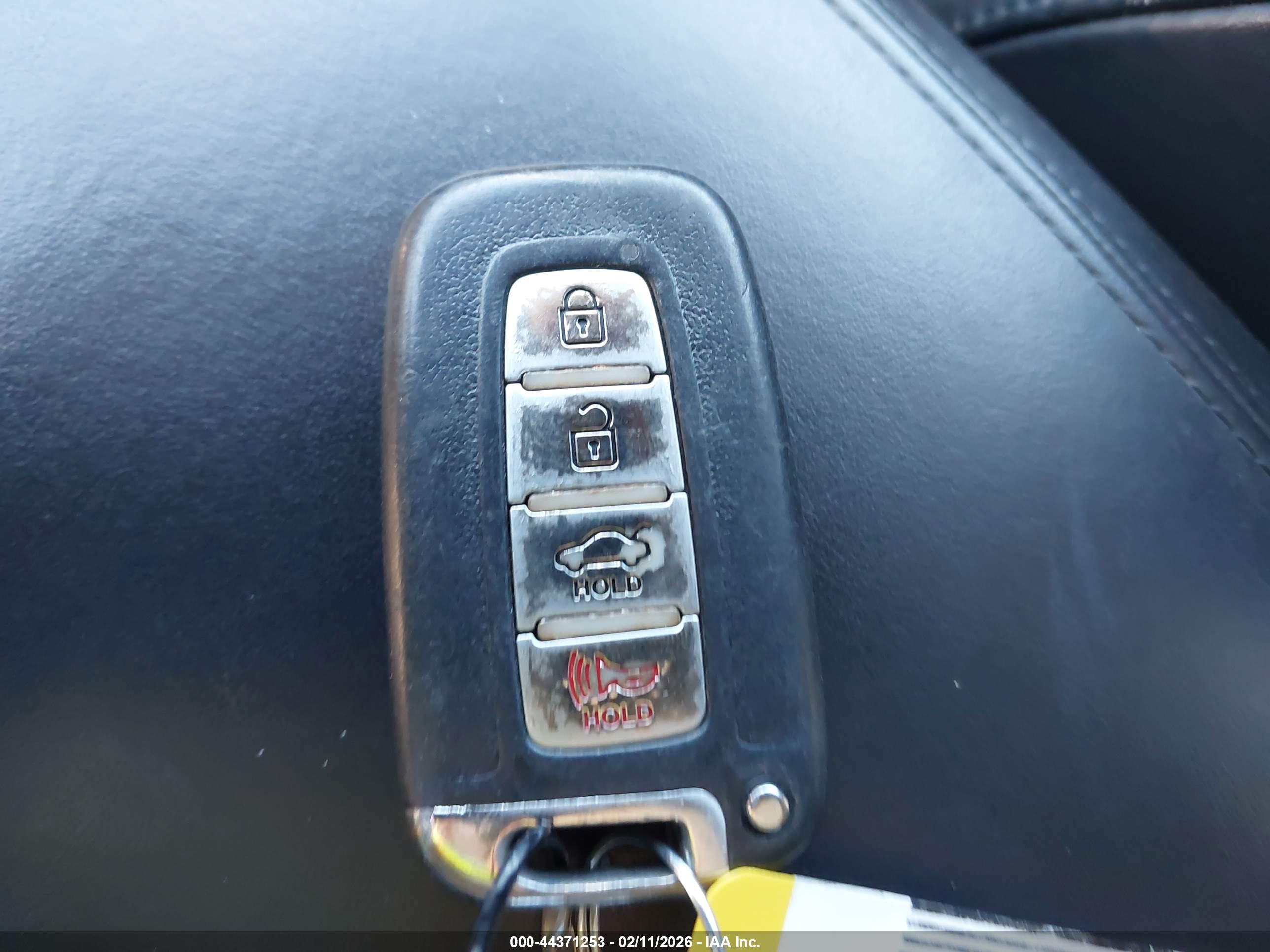HYUNDAI AZERA image 11
