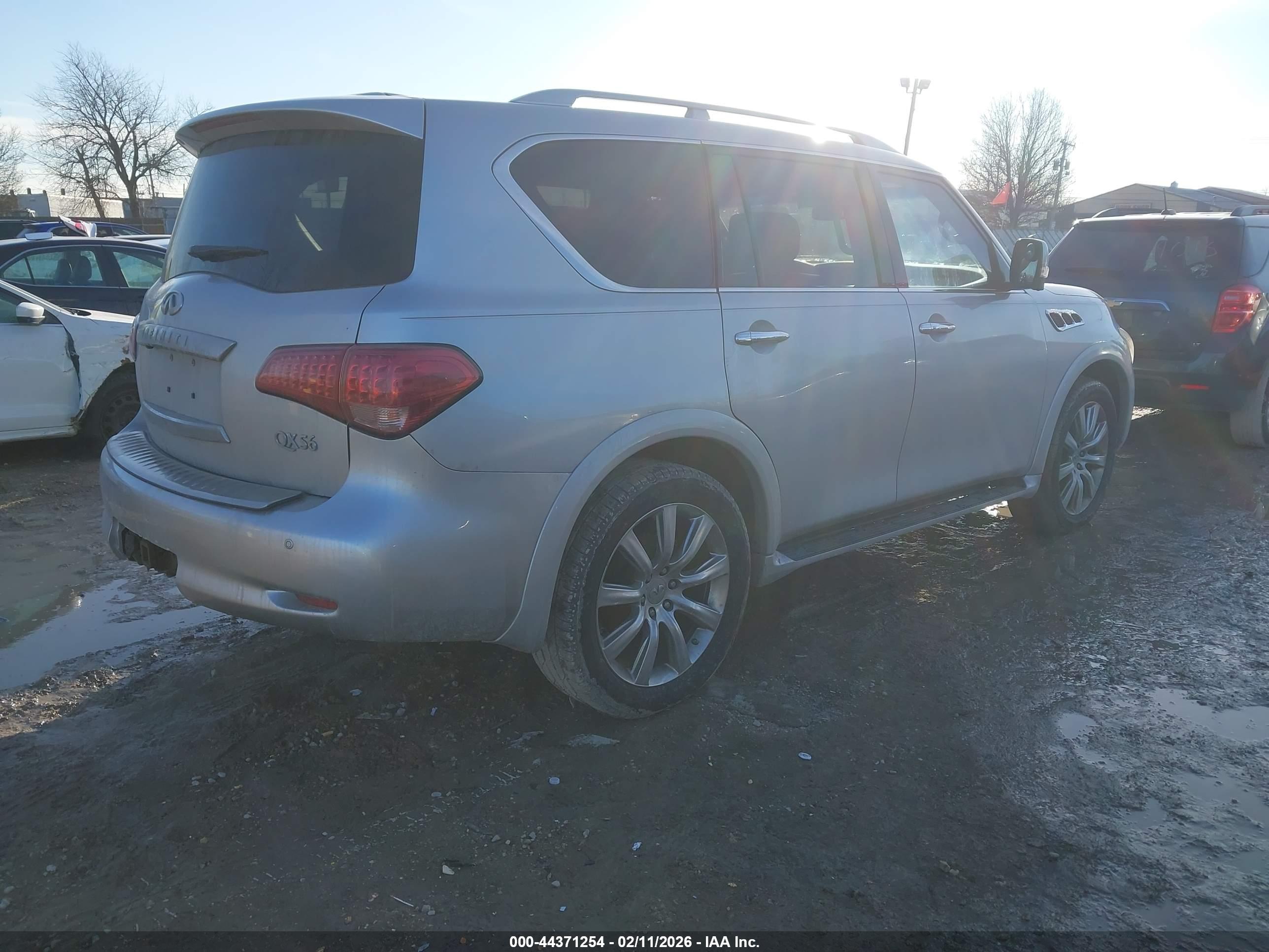 INFINITI QX56 image 4