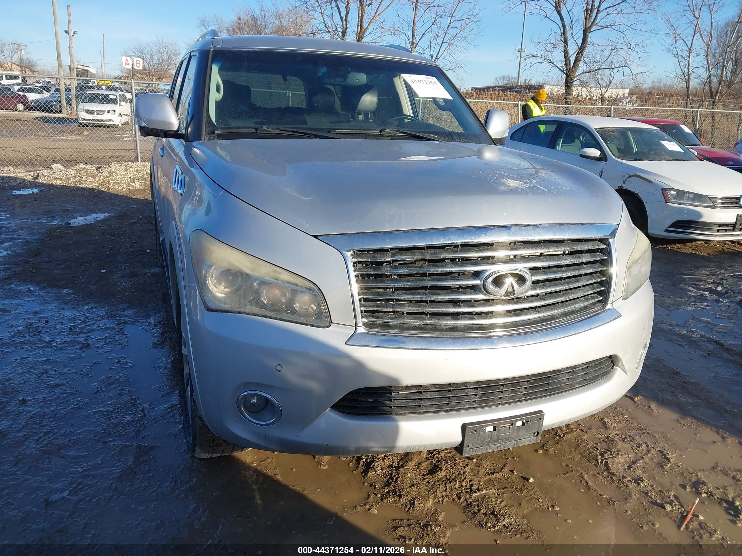 INFINITI QX56 image 6