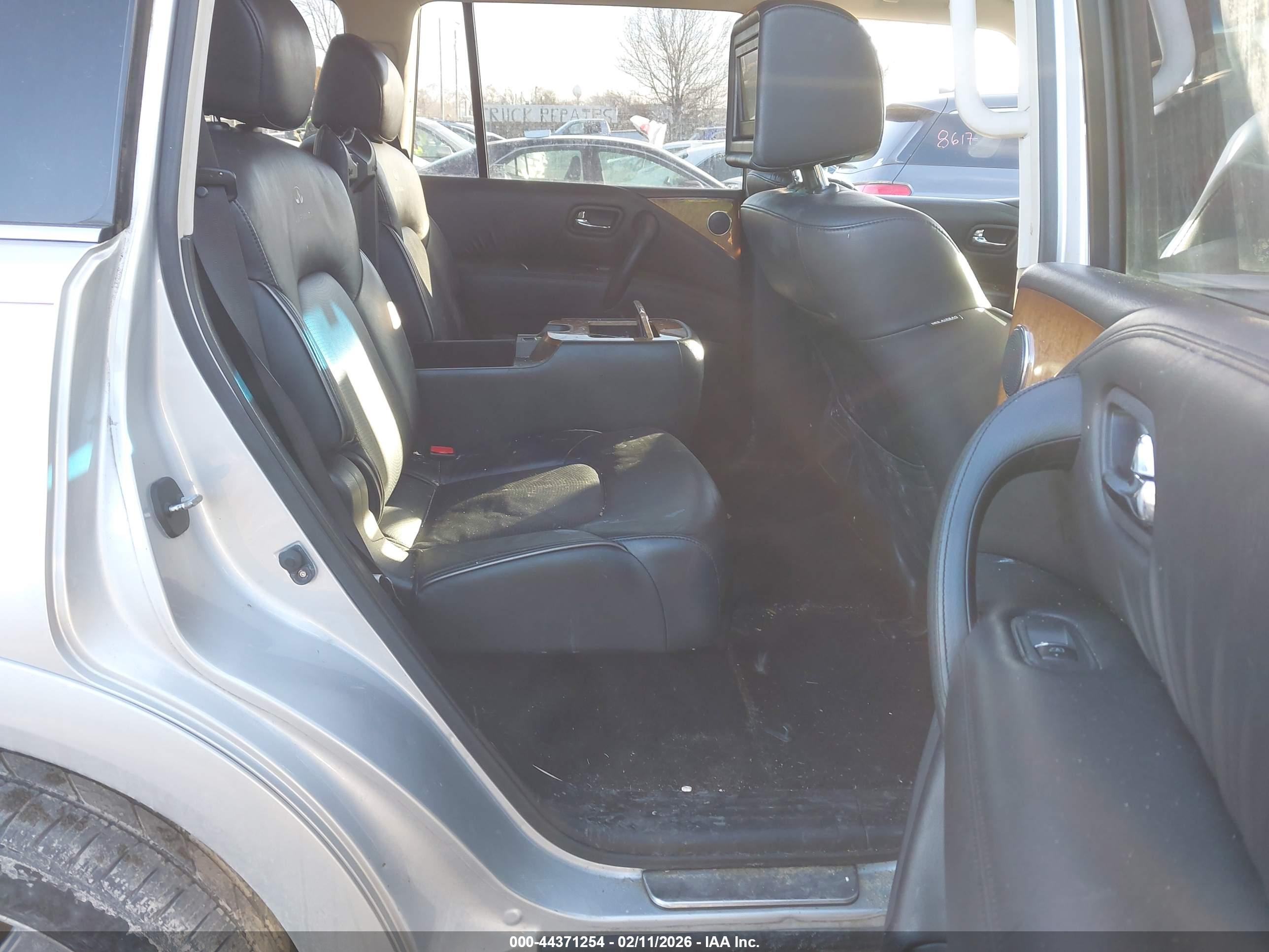 INFINITI QX56 image 8