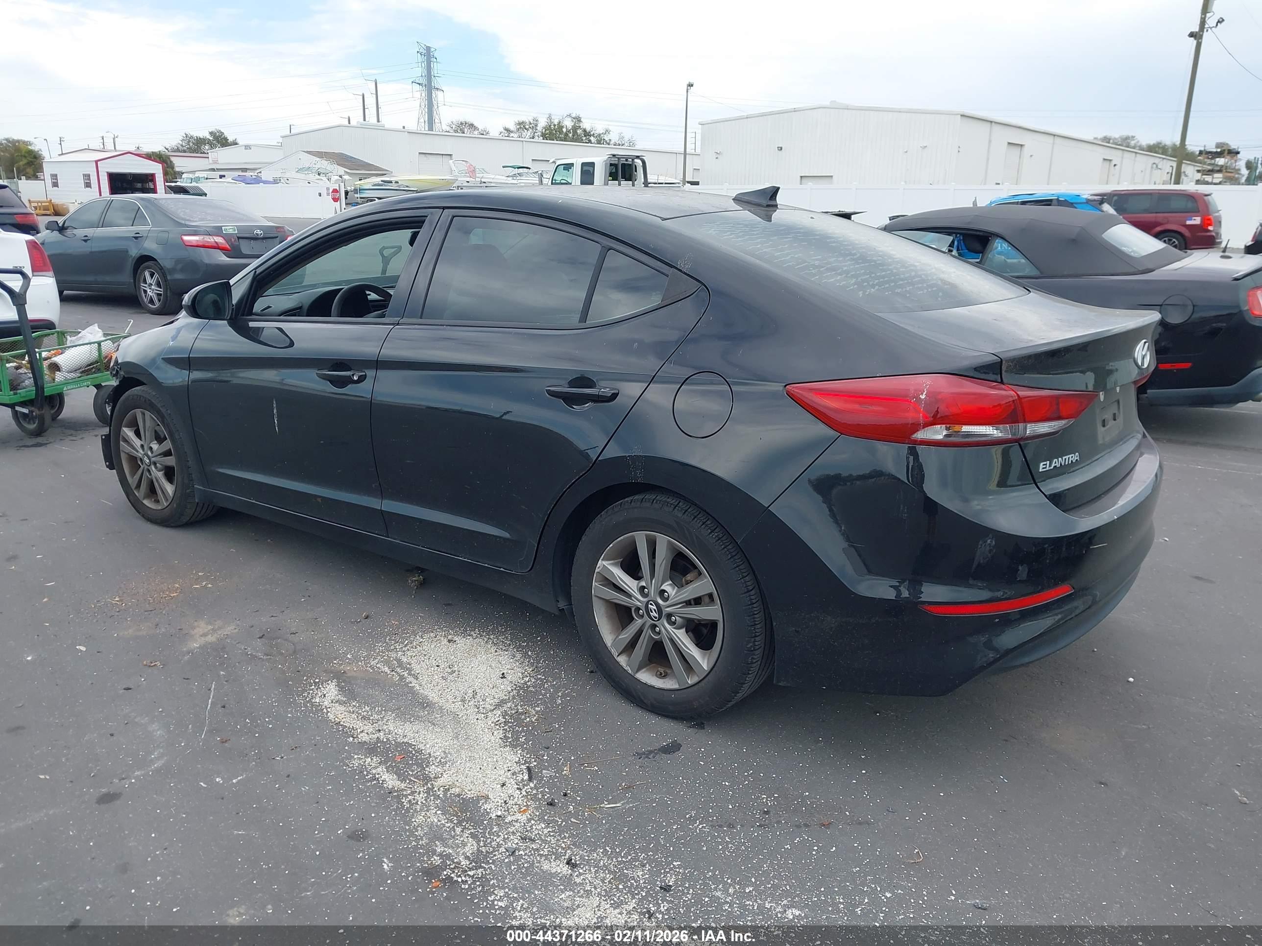HYUNDAI ELANTRA image 3