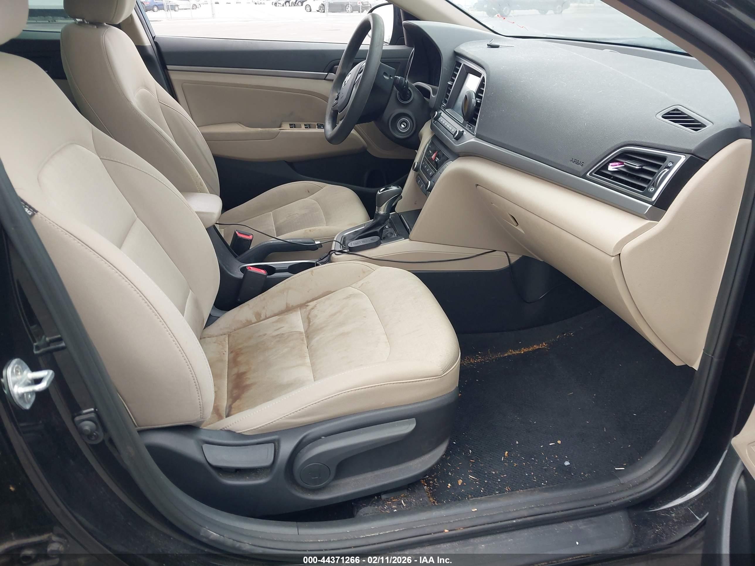 HYUNDAI ELANTRA image 5
