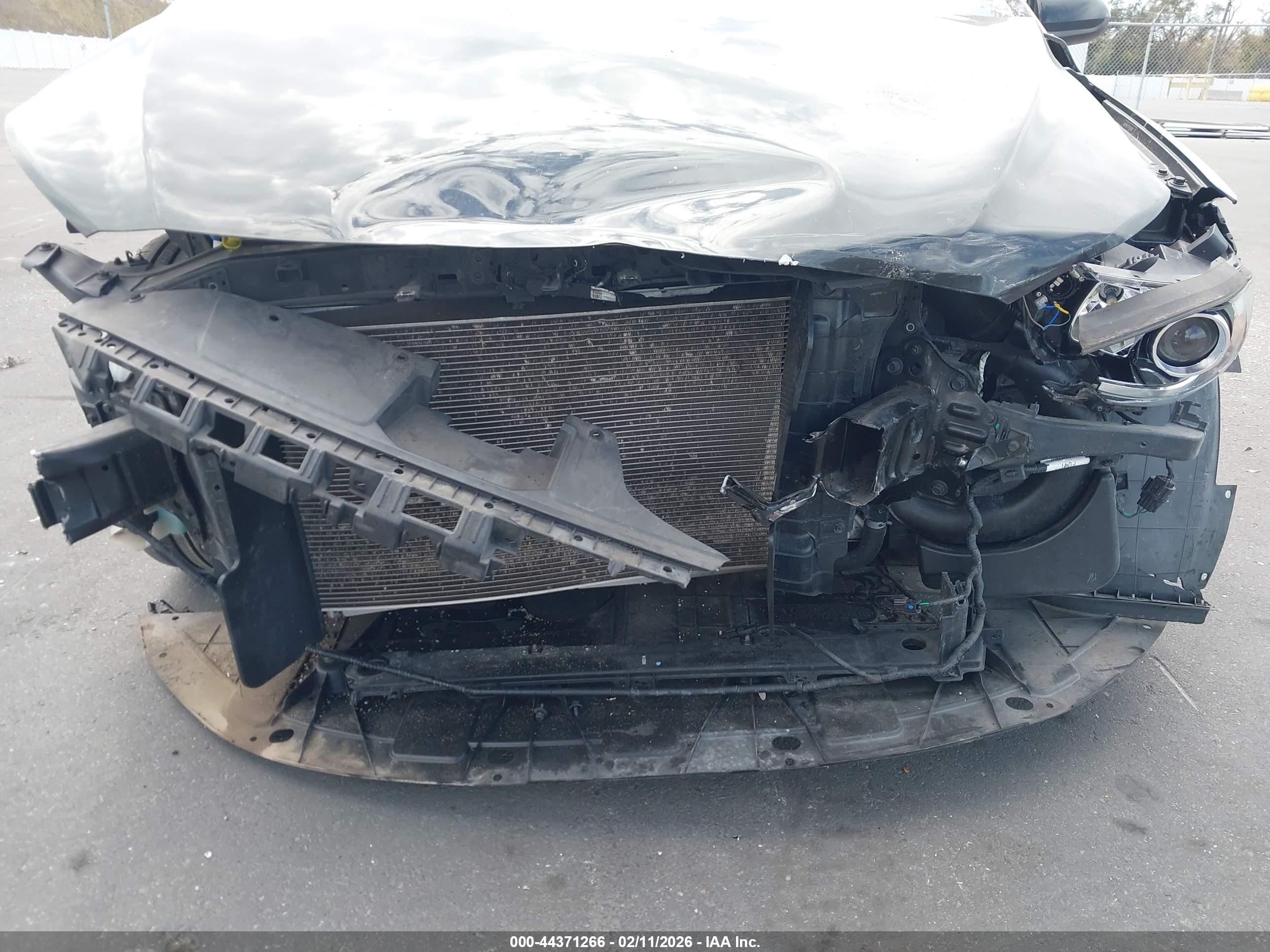HYUNDAI ELANTRA image 6