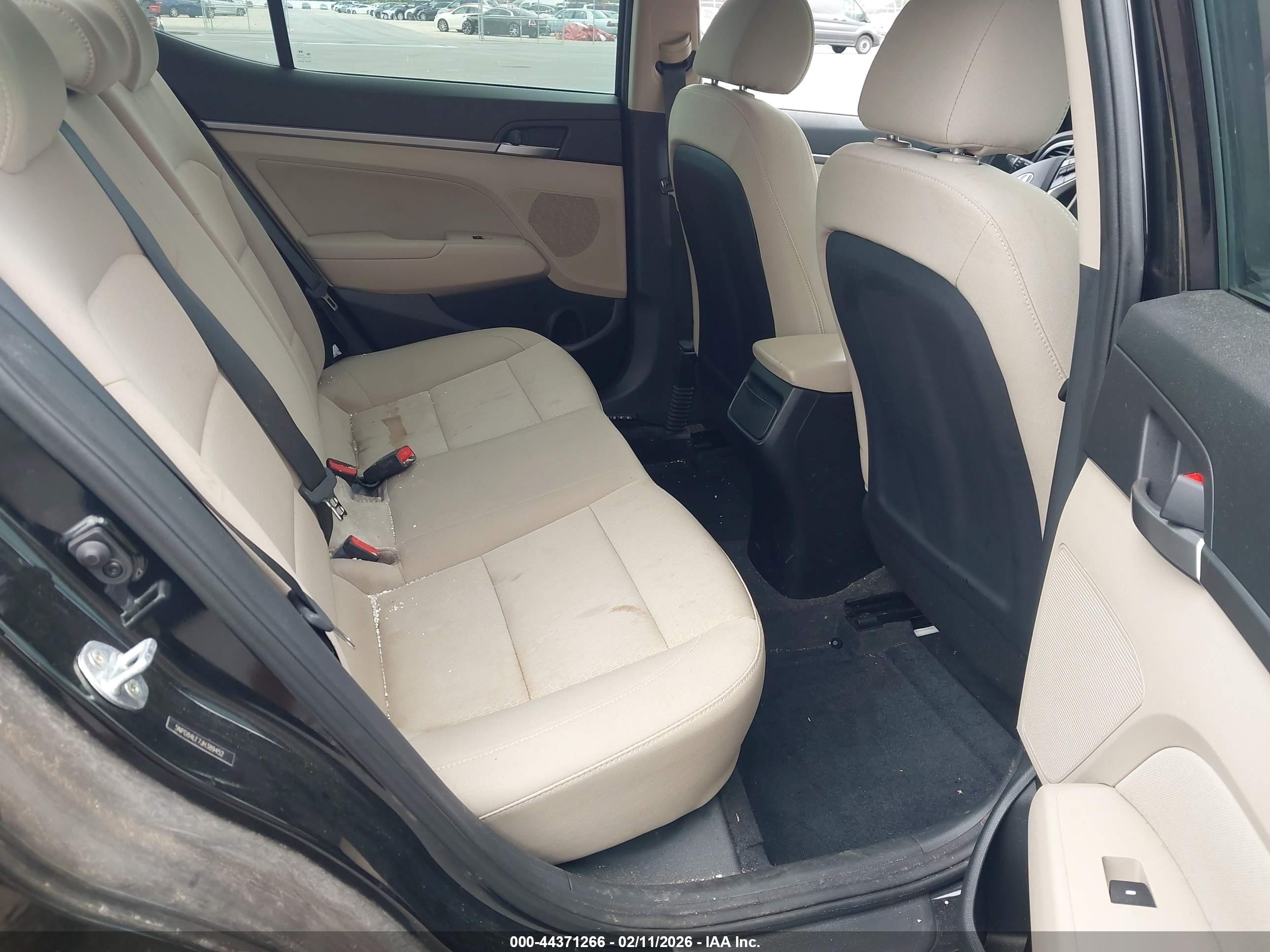 HYUNDAI ELANTRA image 8