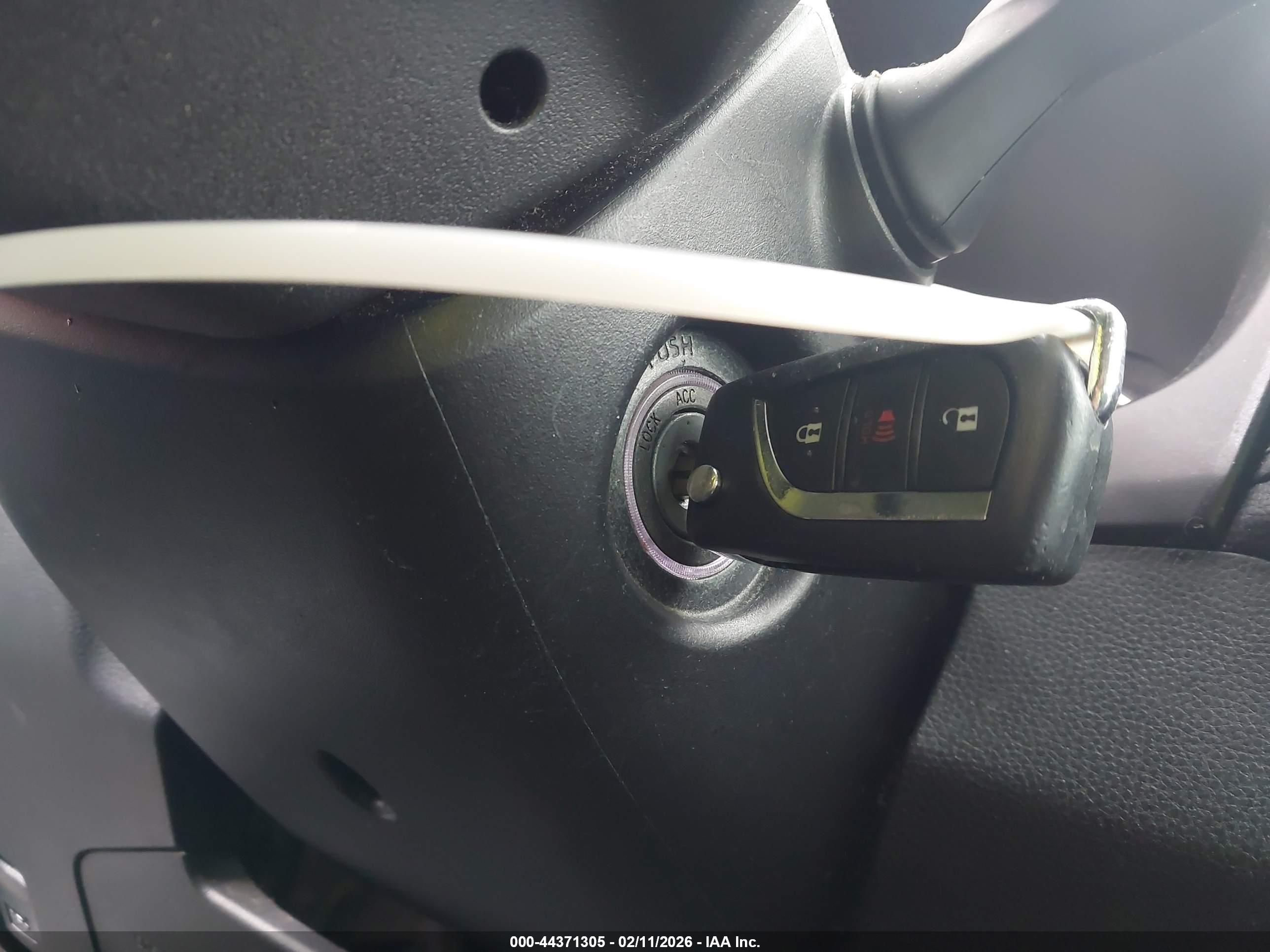 TOYOTA RAV4 image 11