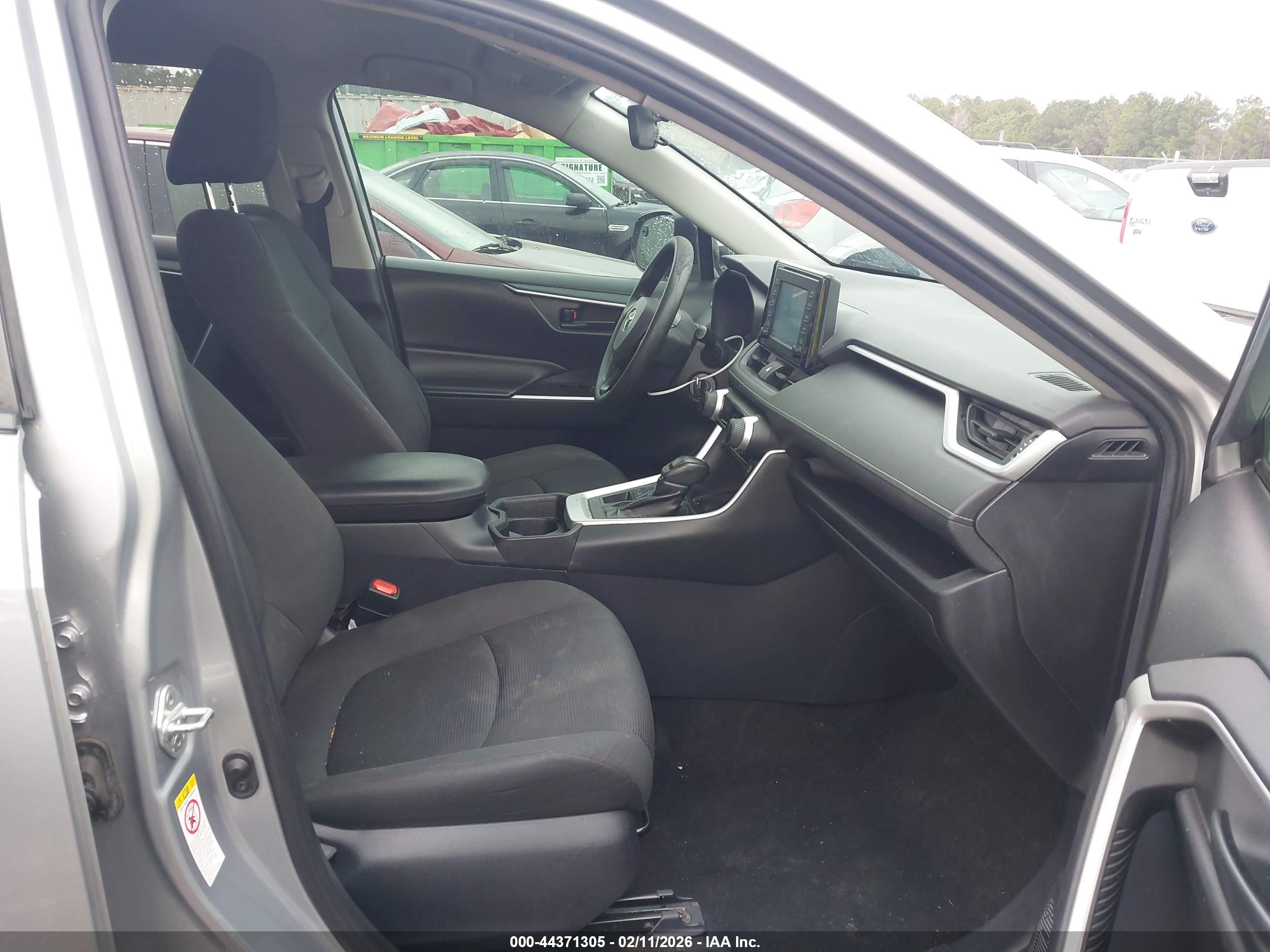 TOYOTA RAV4 image 5