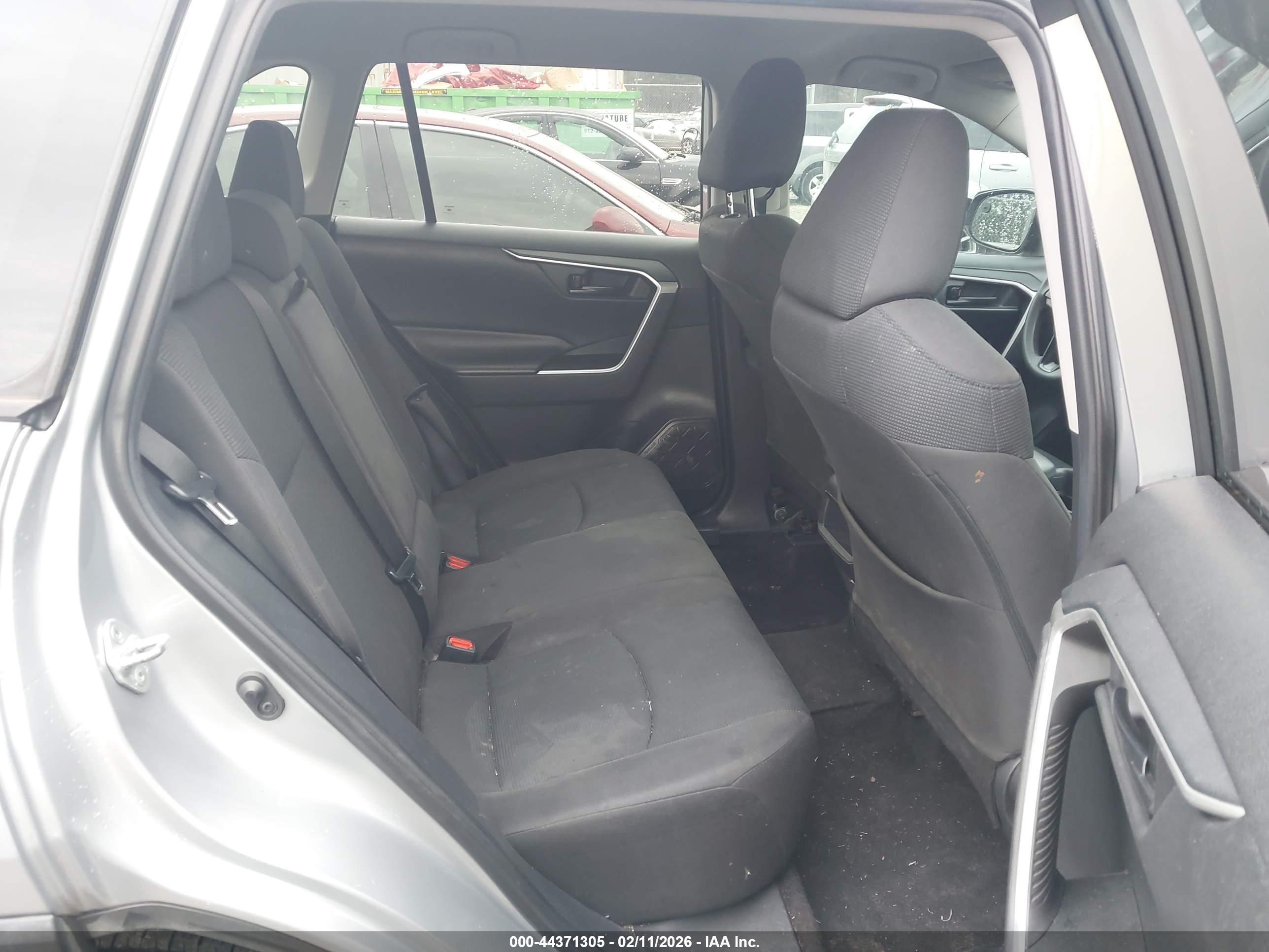 TOYOTA RAV4 image 8