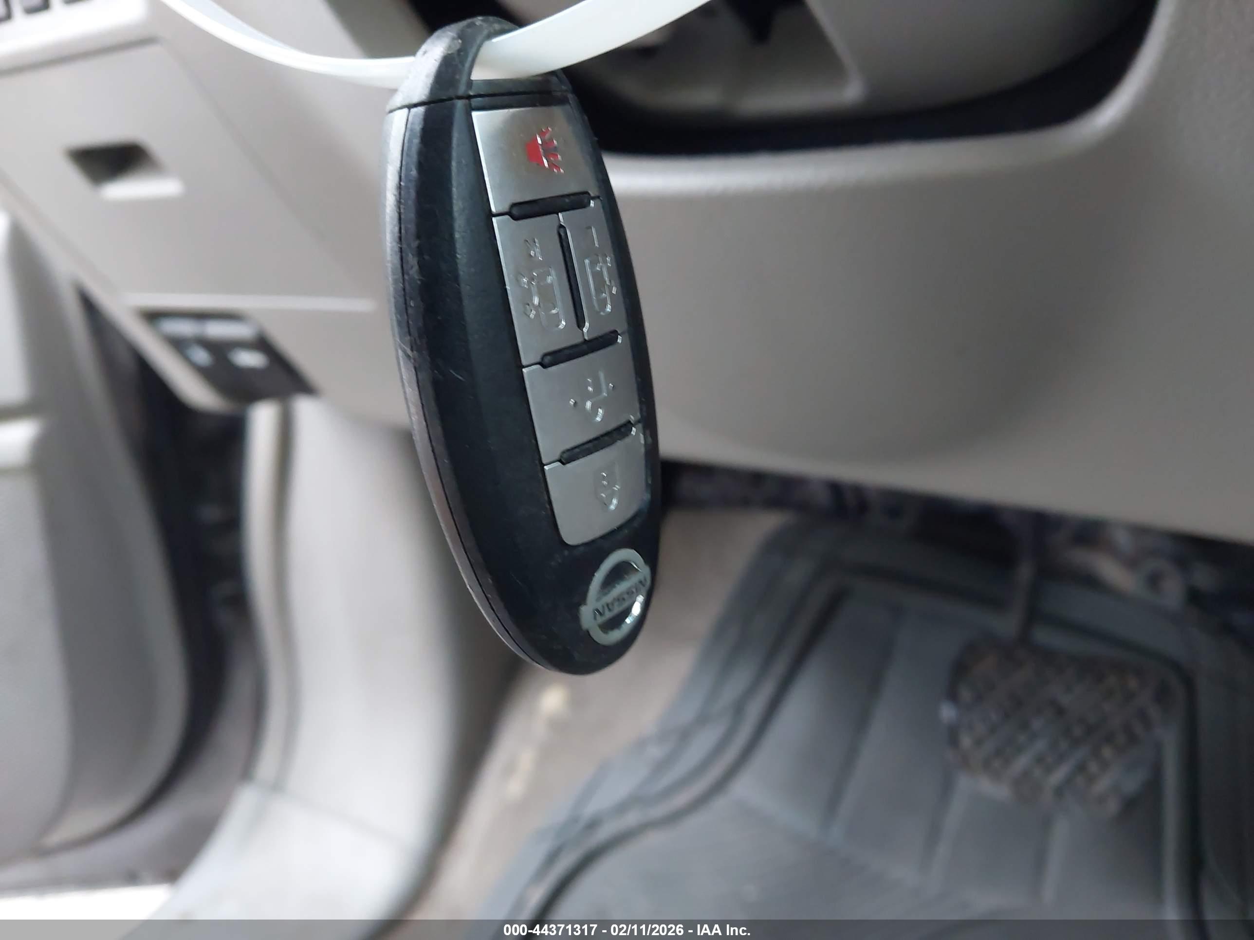 NISSAN QUEST image 11