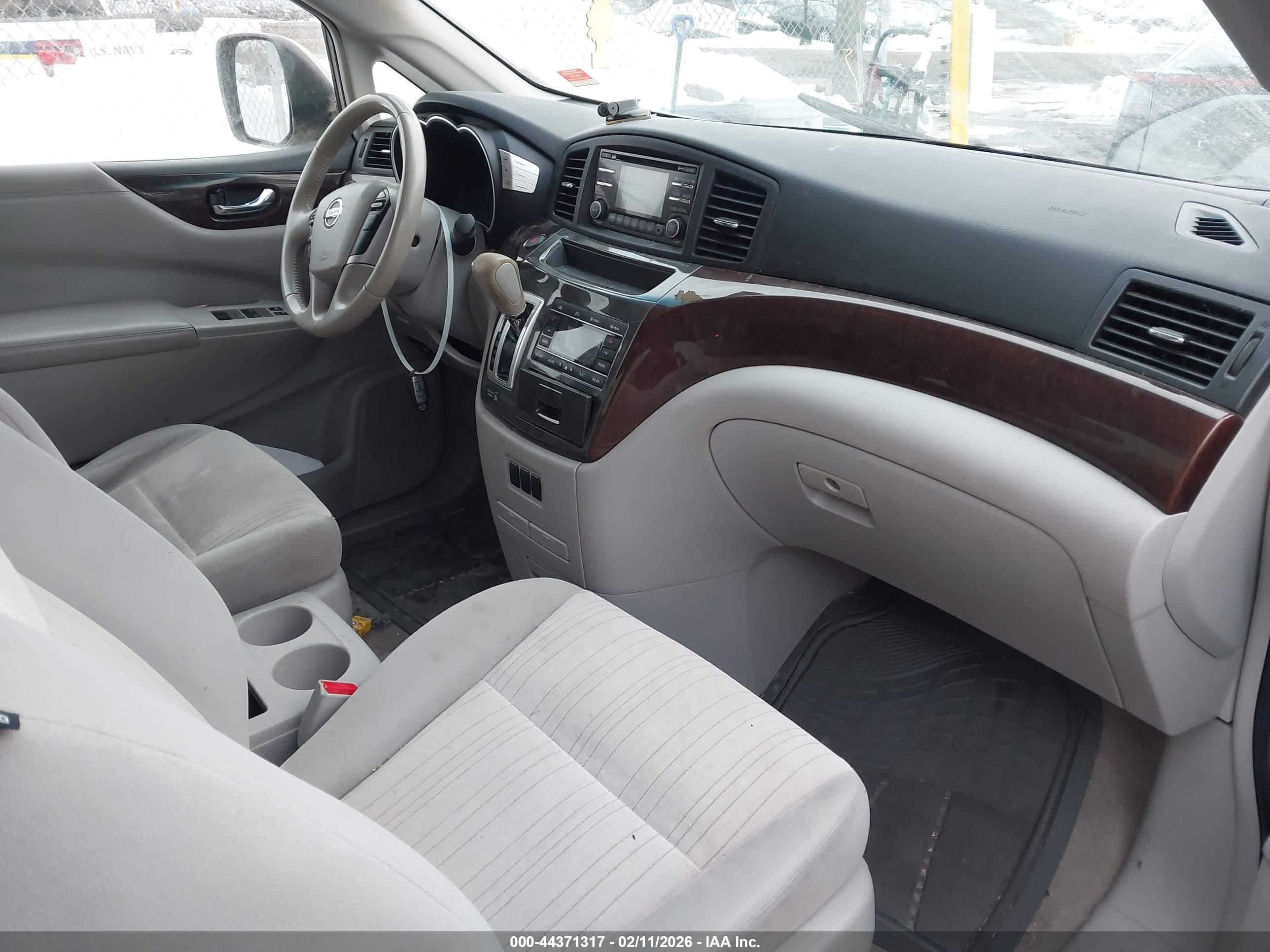 NISSAN QUEST image 5