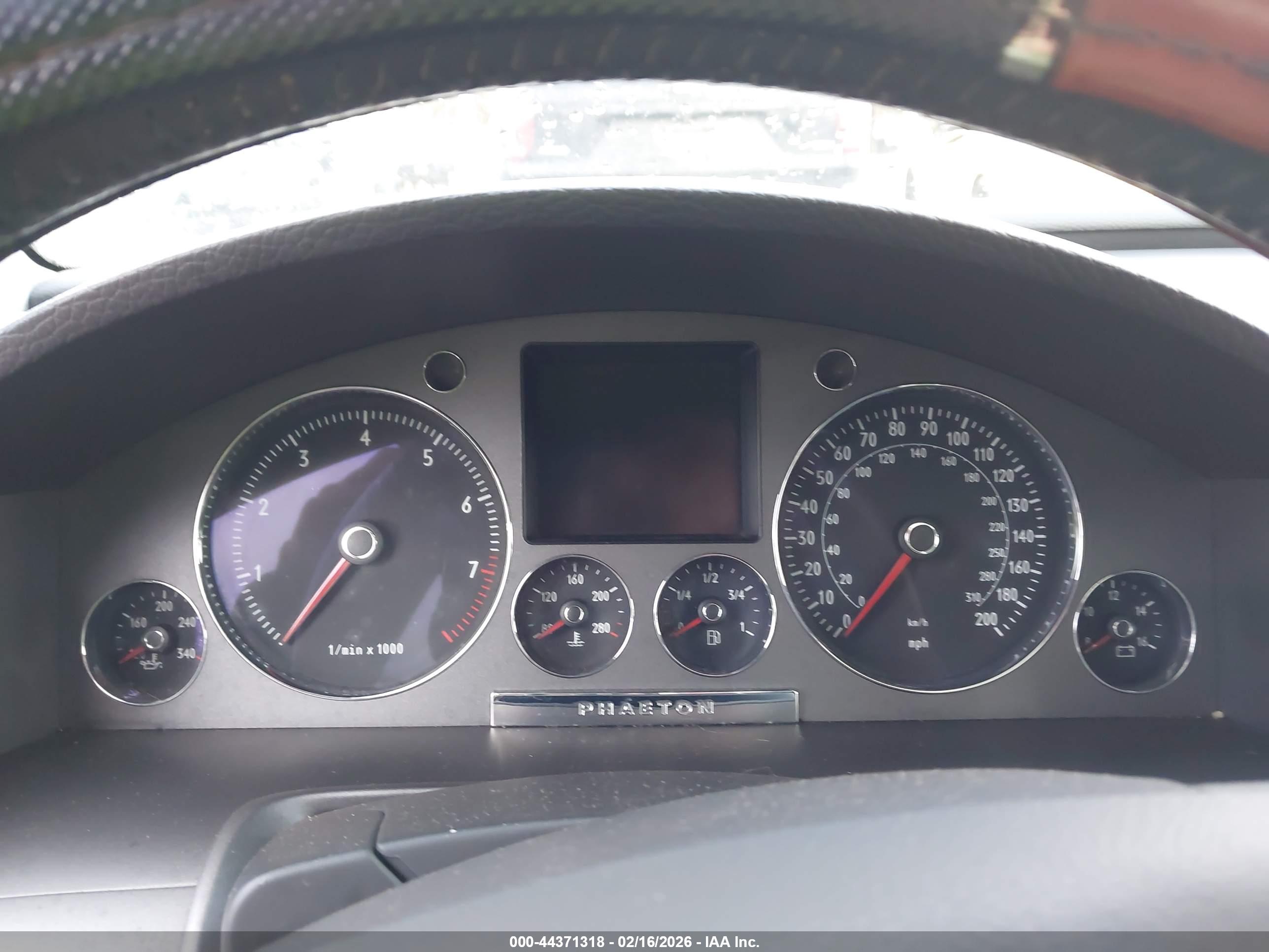 VOLKSWAGEN PHAETON image 7