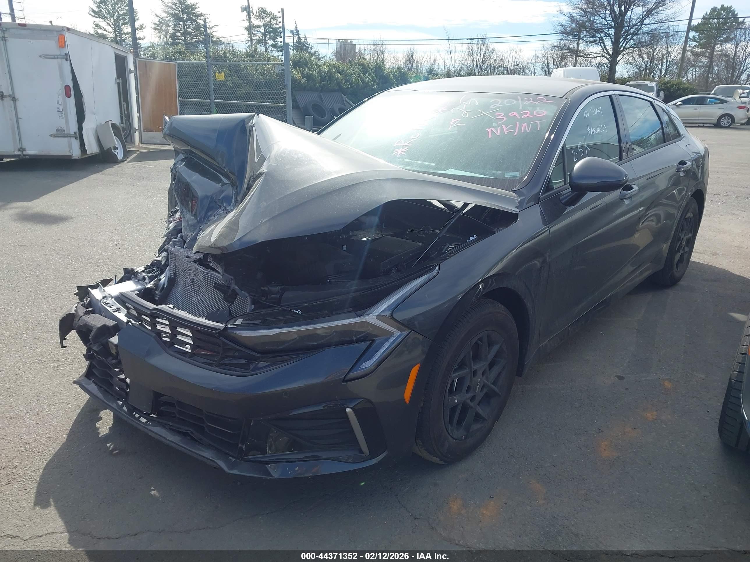KIA K5 image 2