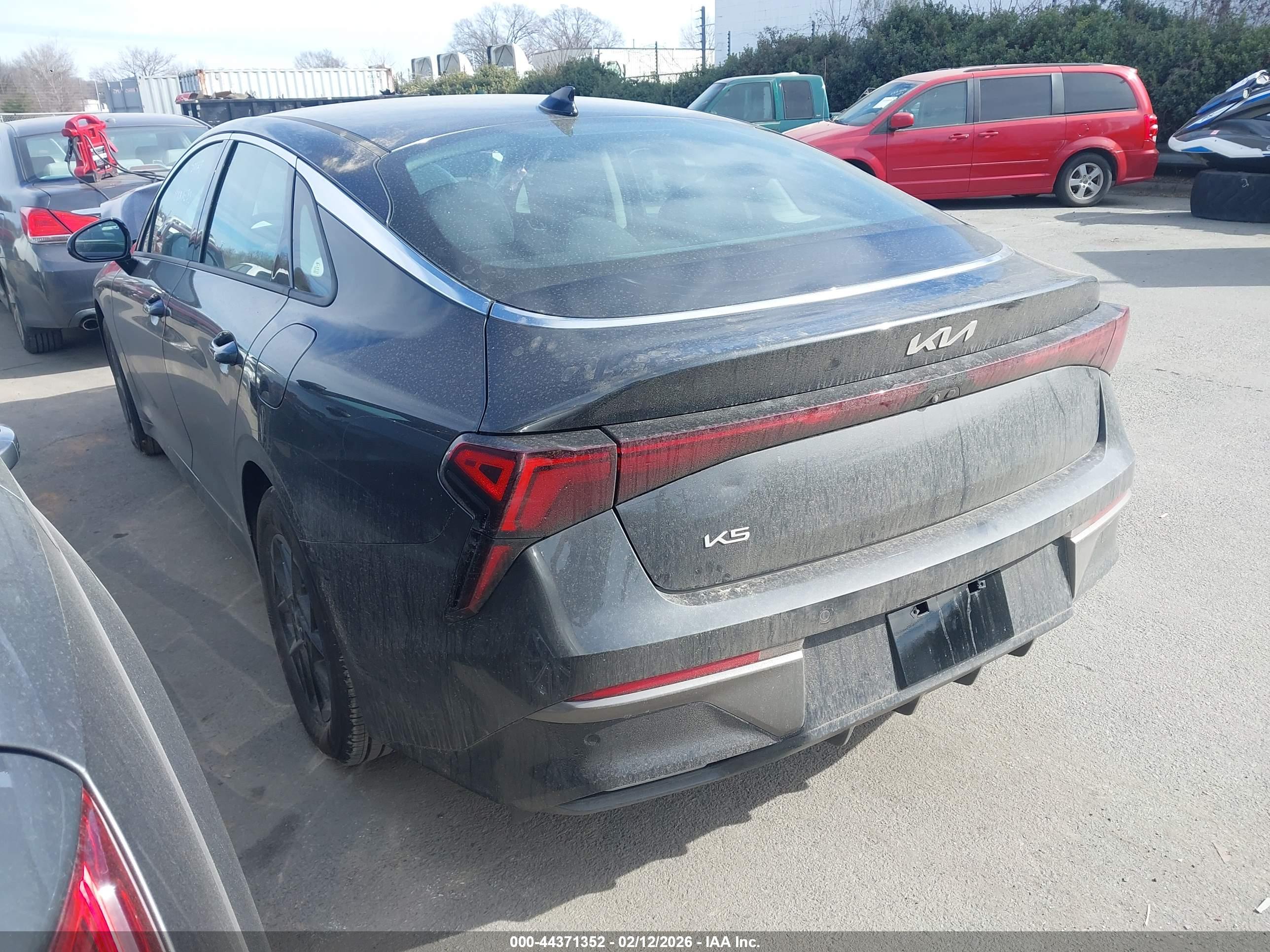 KIA K5 image 3