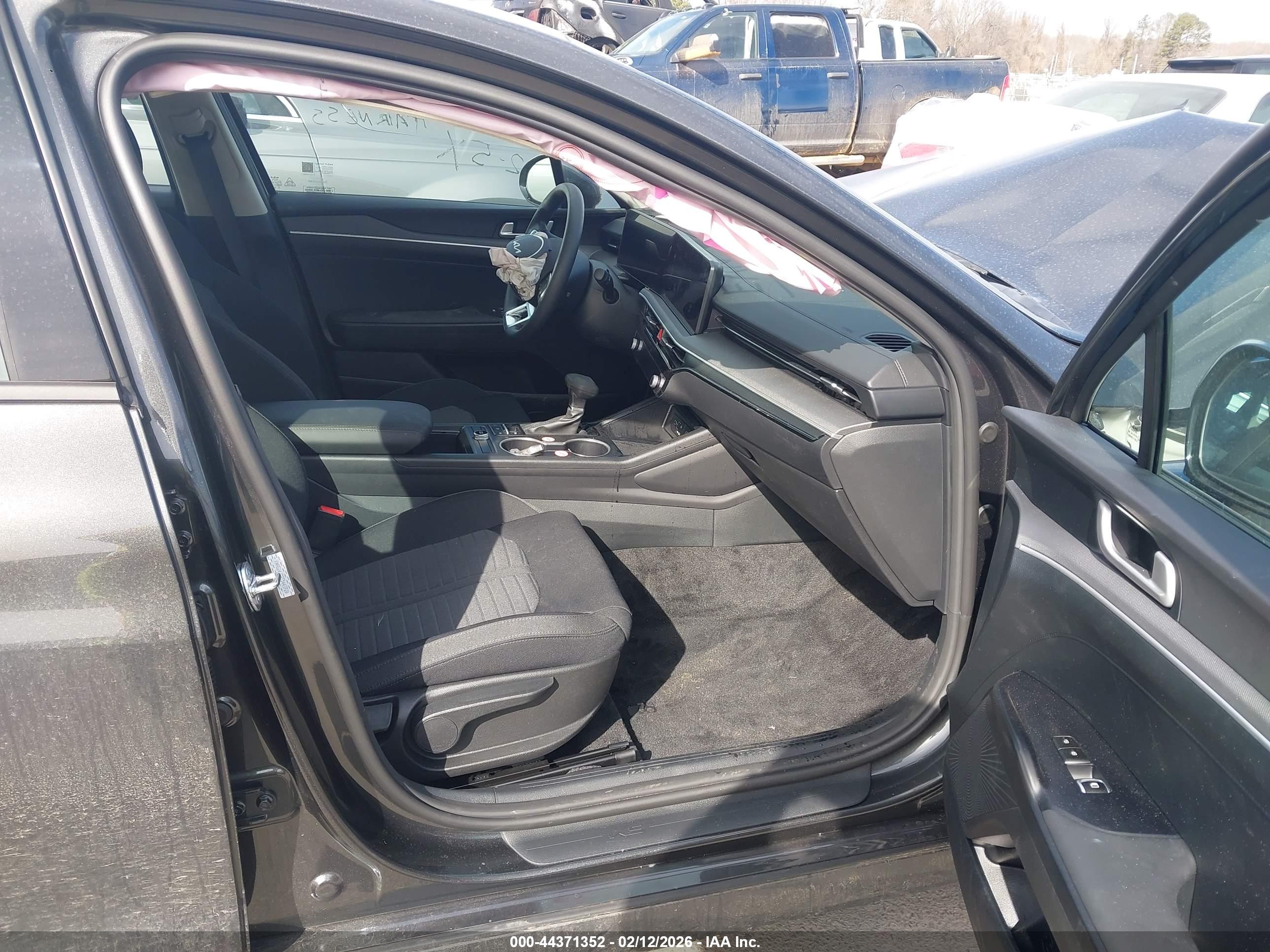 KIA K5 image 5
