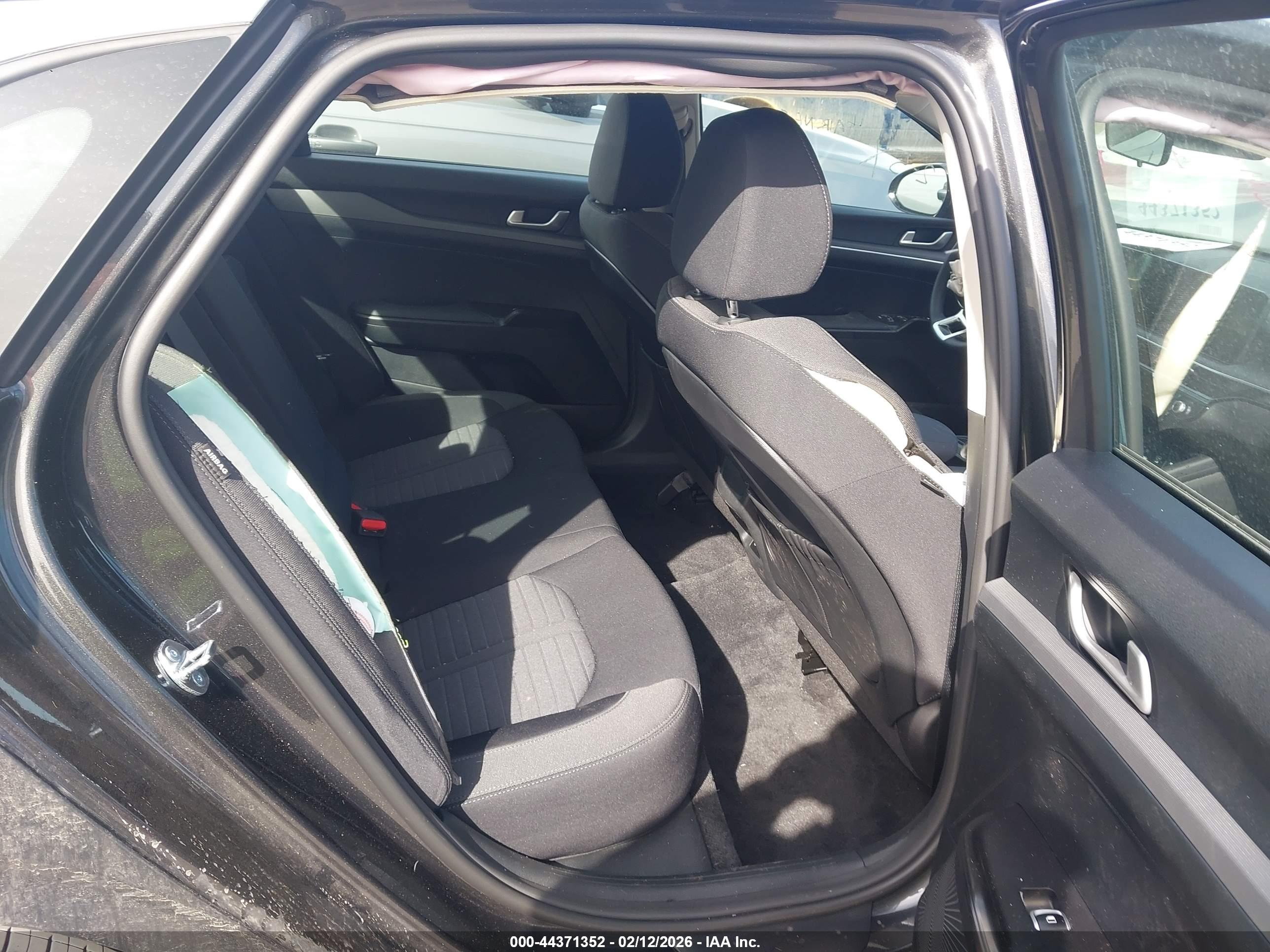 KIA K5 image 8