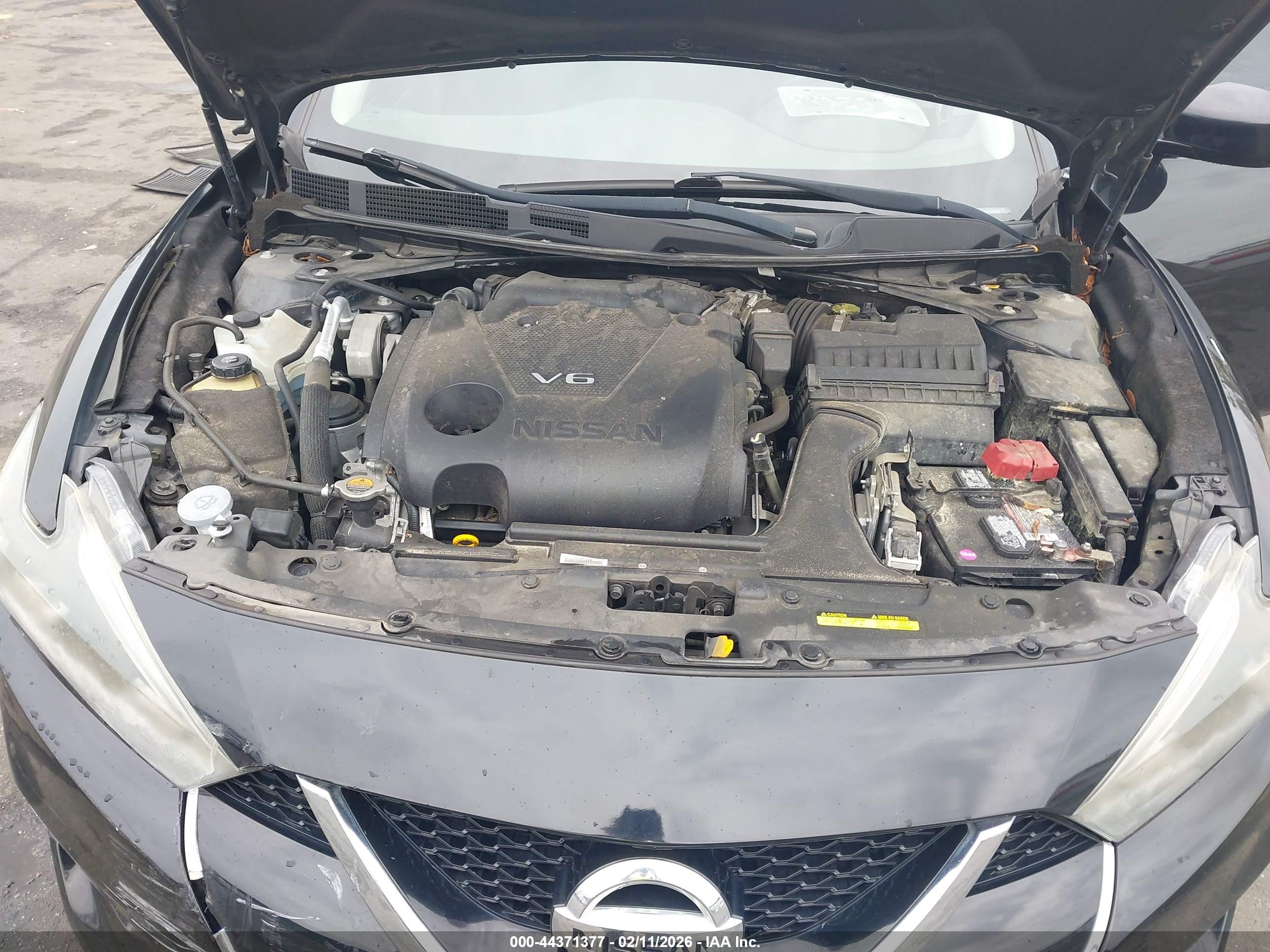 NISSAN MAXIMA image 10