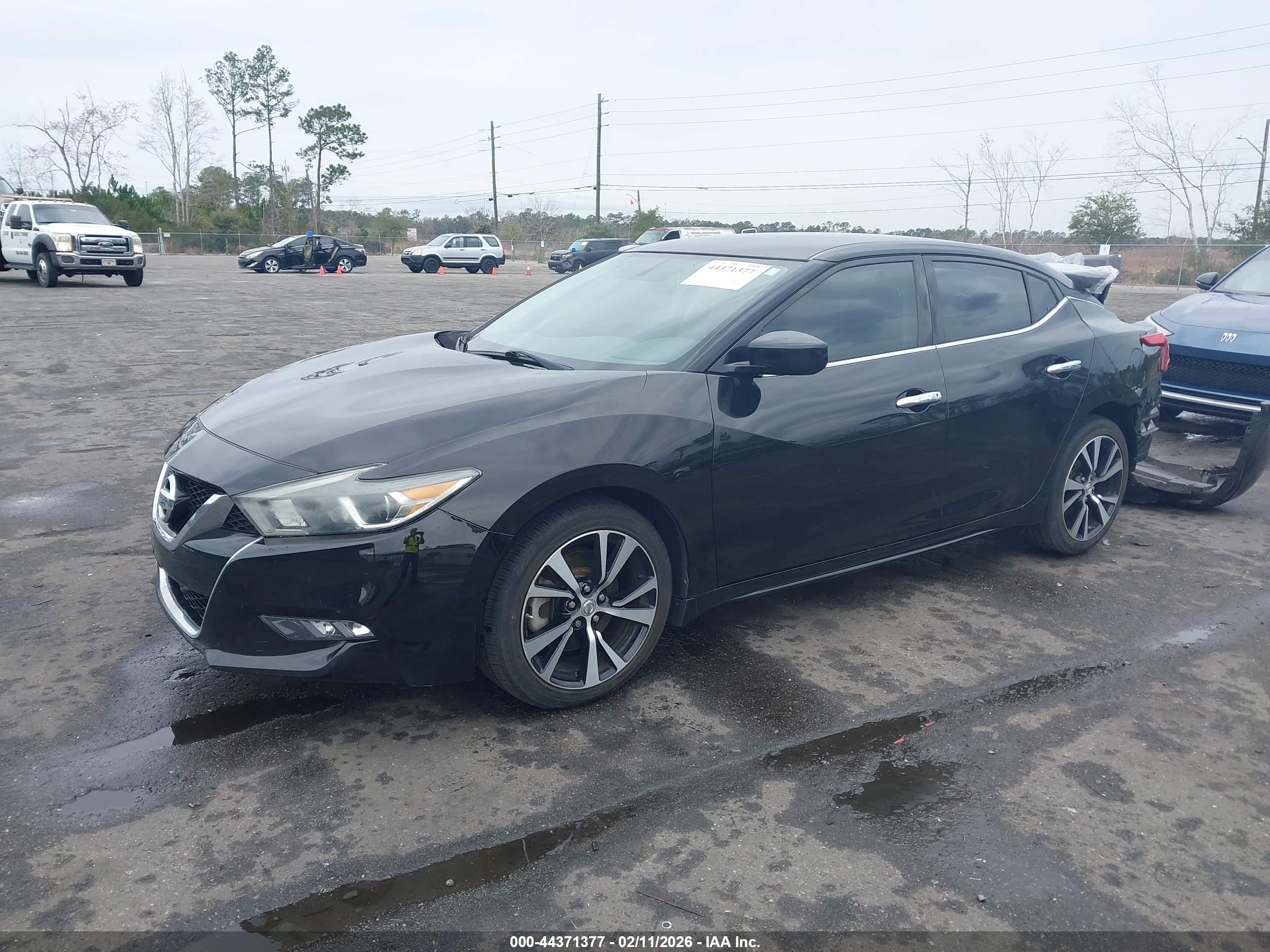 NISSAN MAXIMA image 2
