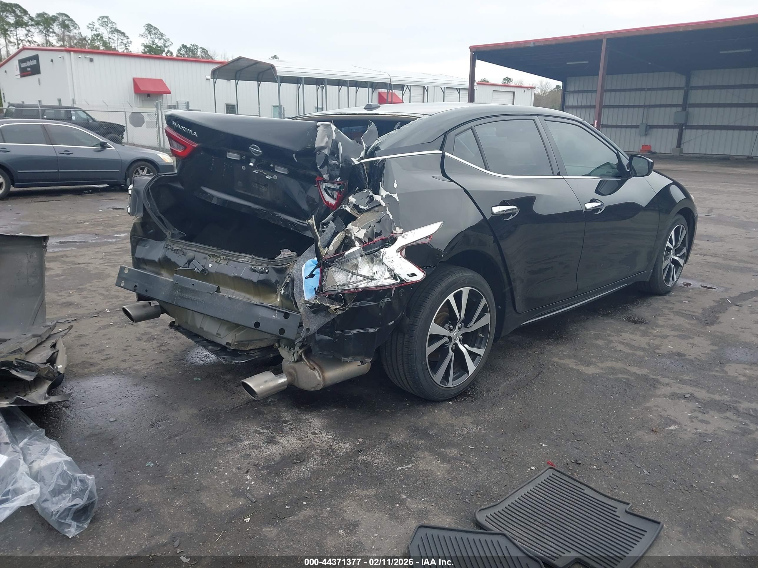 NISSAN MAXIMA image 4