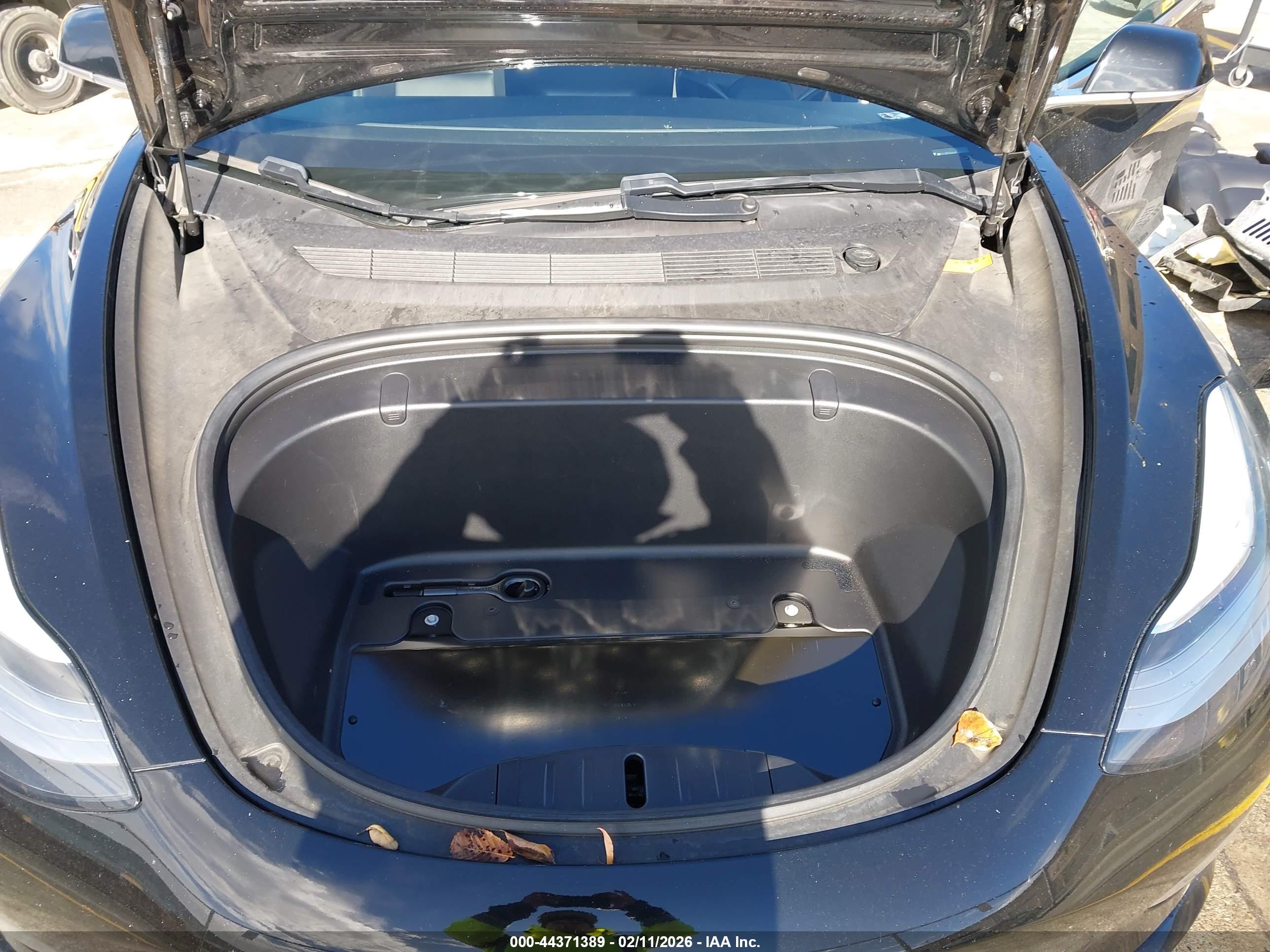 TESLA MODEL image 10