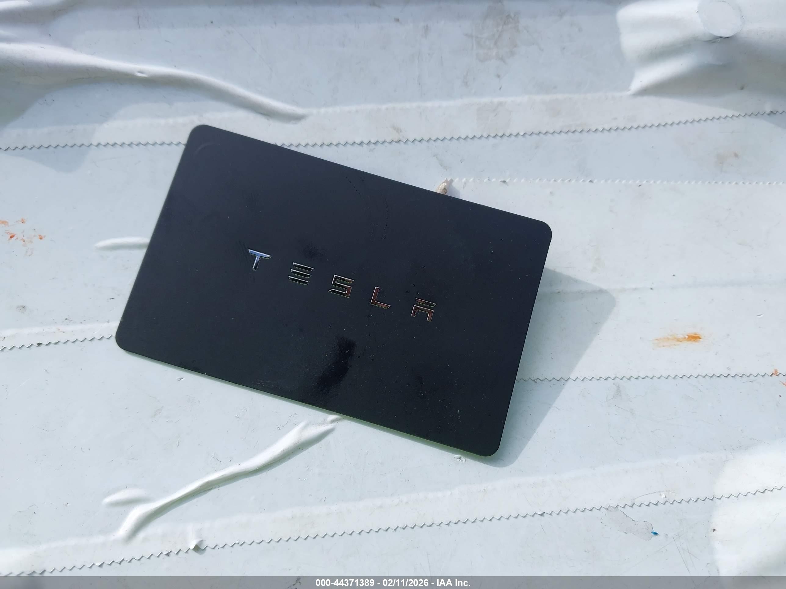 TESLA MODEL image 11