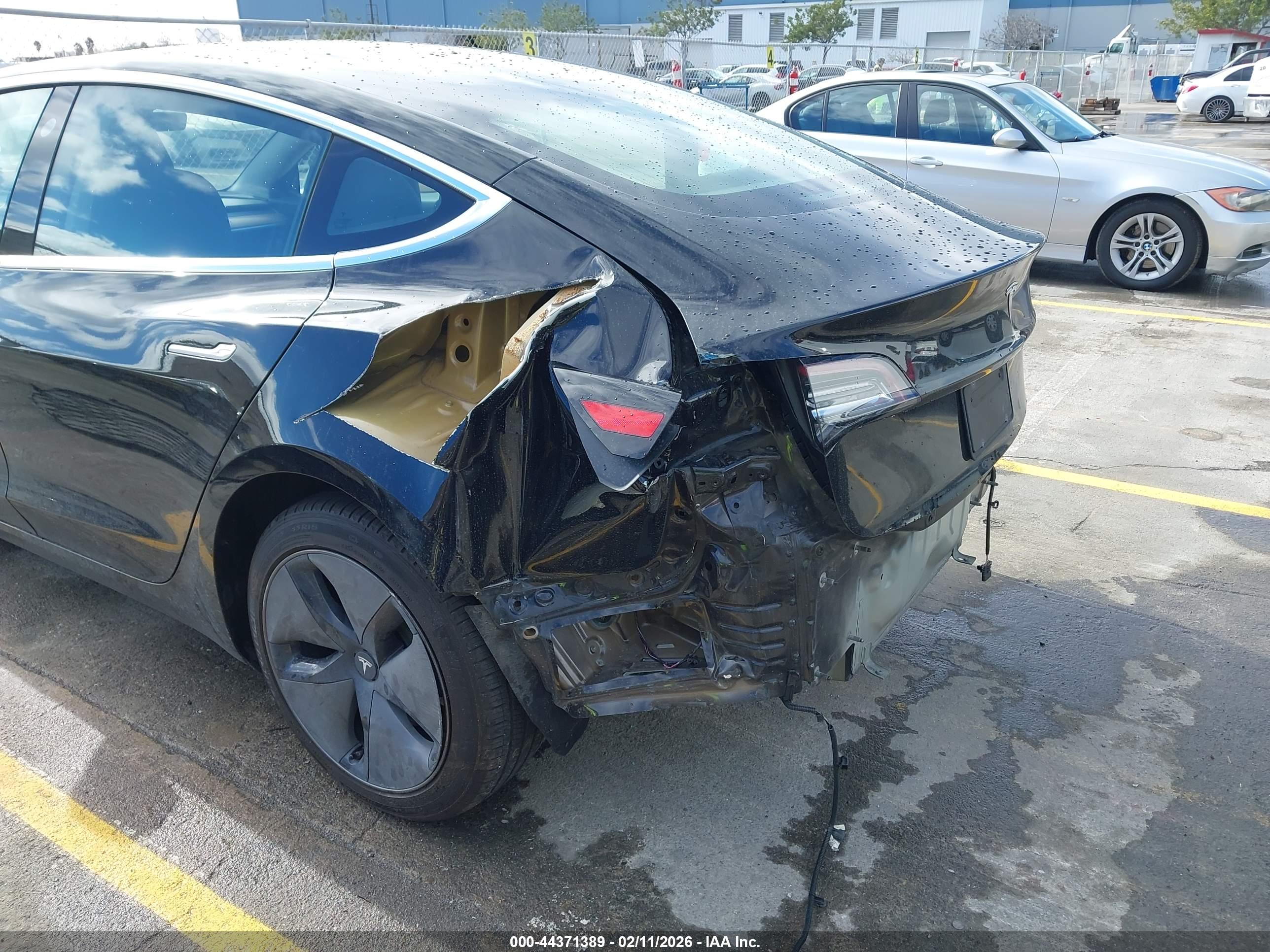TESLA MODEL image 6