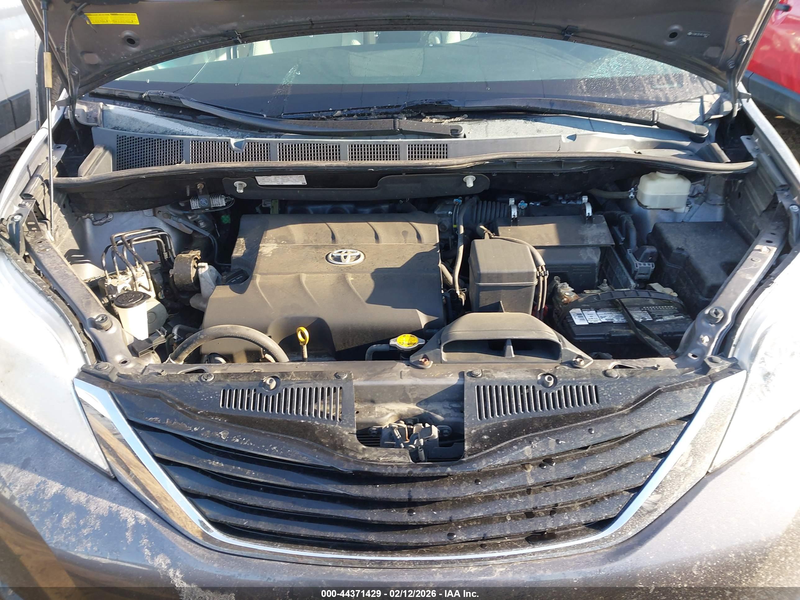 TOYOTA SIENNA image 10