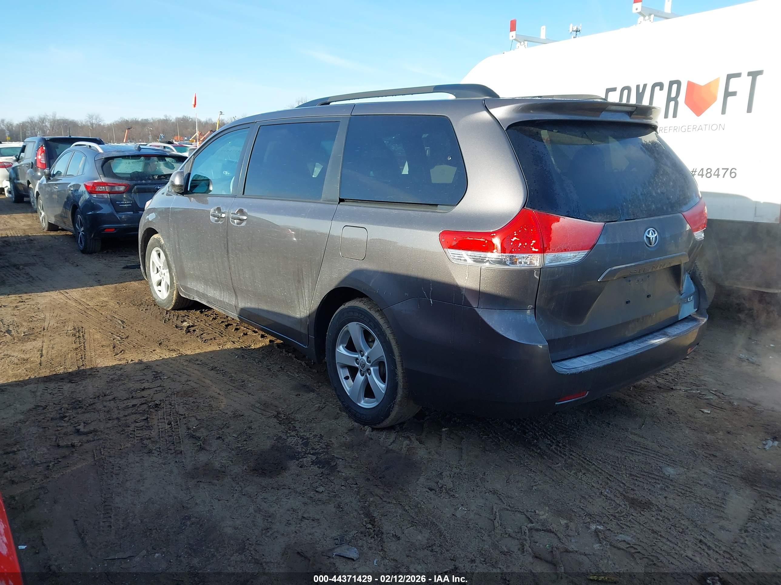 TOYOTA SIENNA image 3