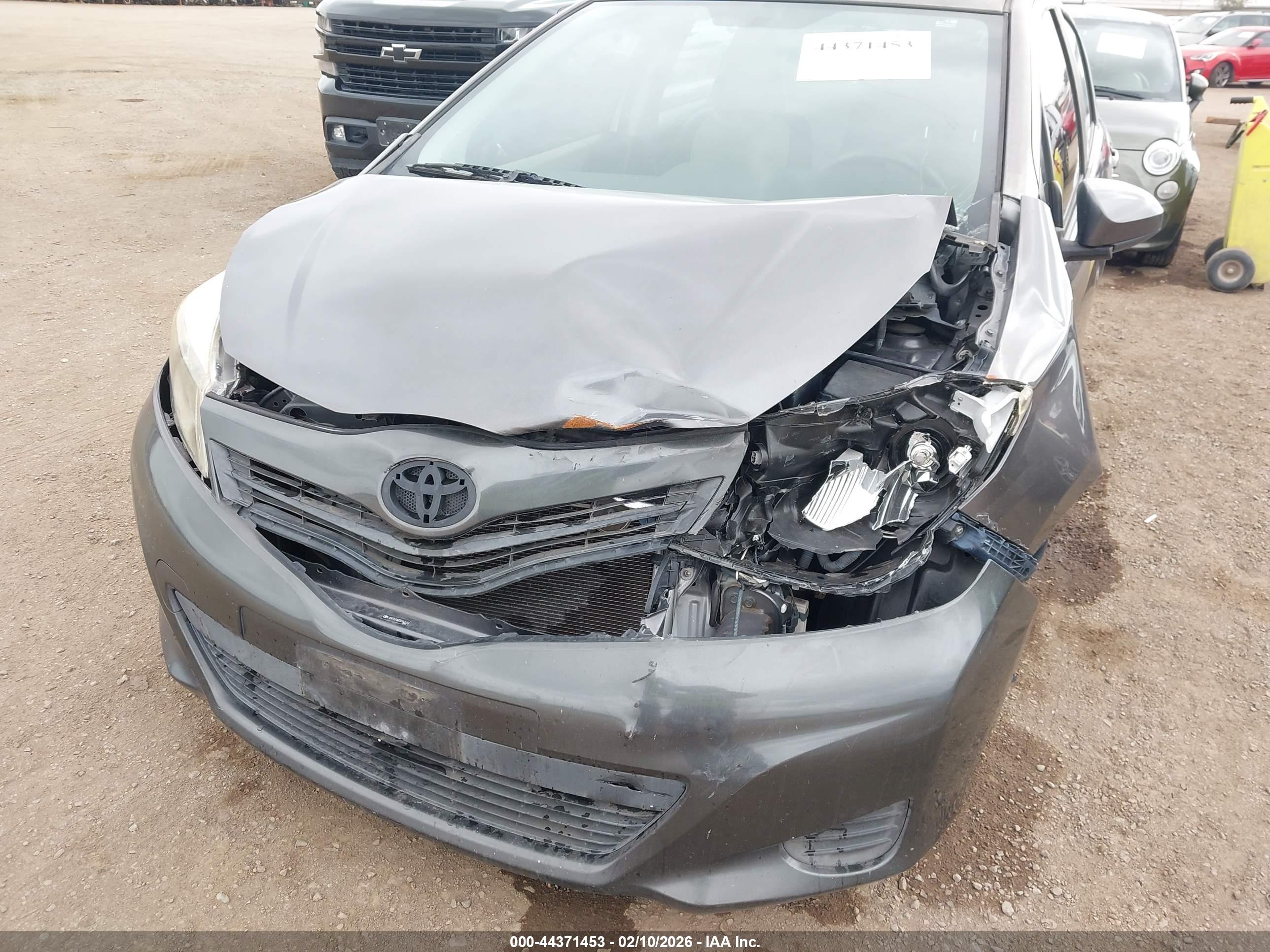 TOYOTA YARIS image 6