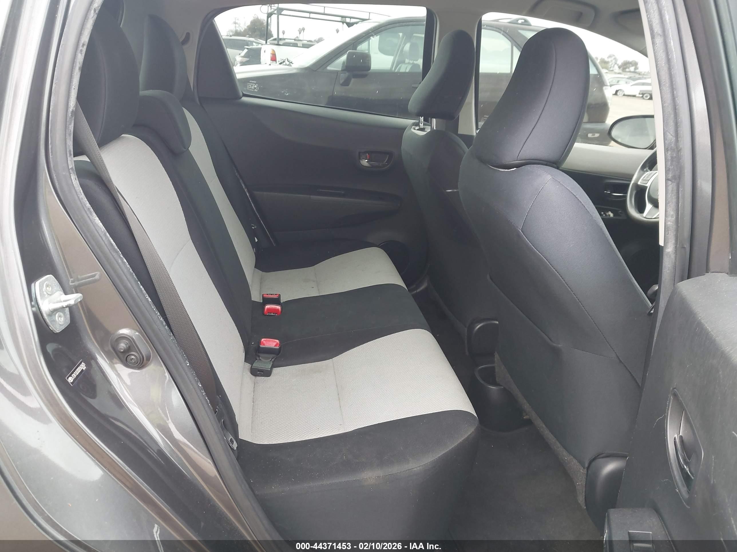 TOYOTA YARIS image 8