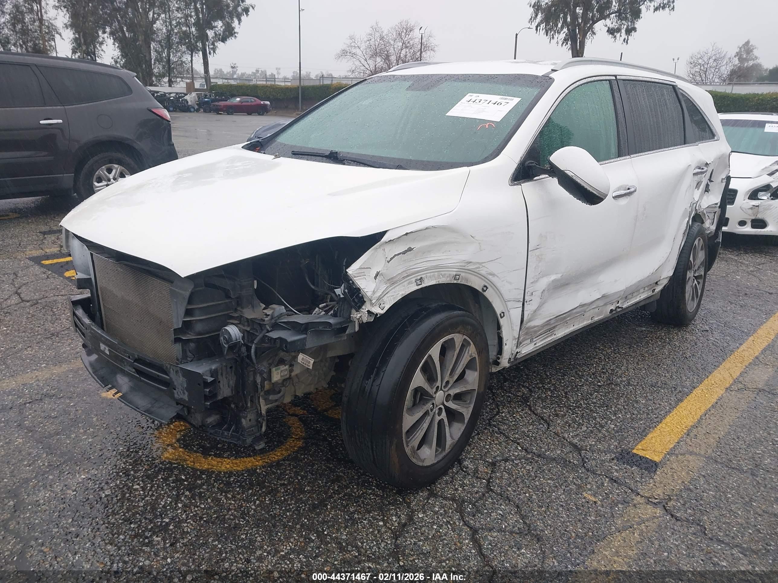 KIA SORENTO image 2