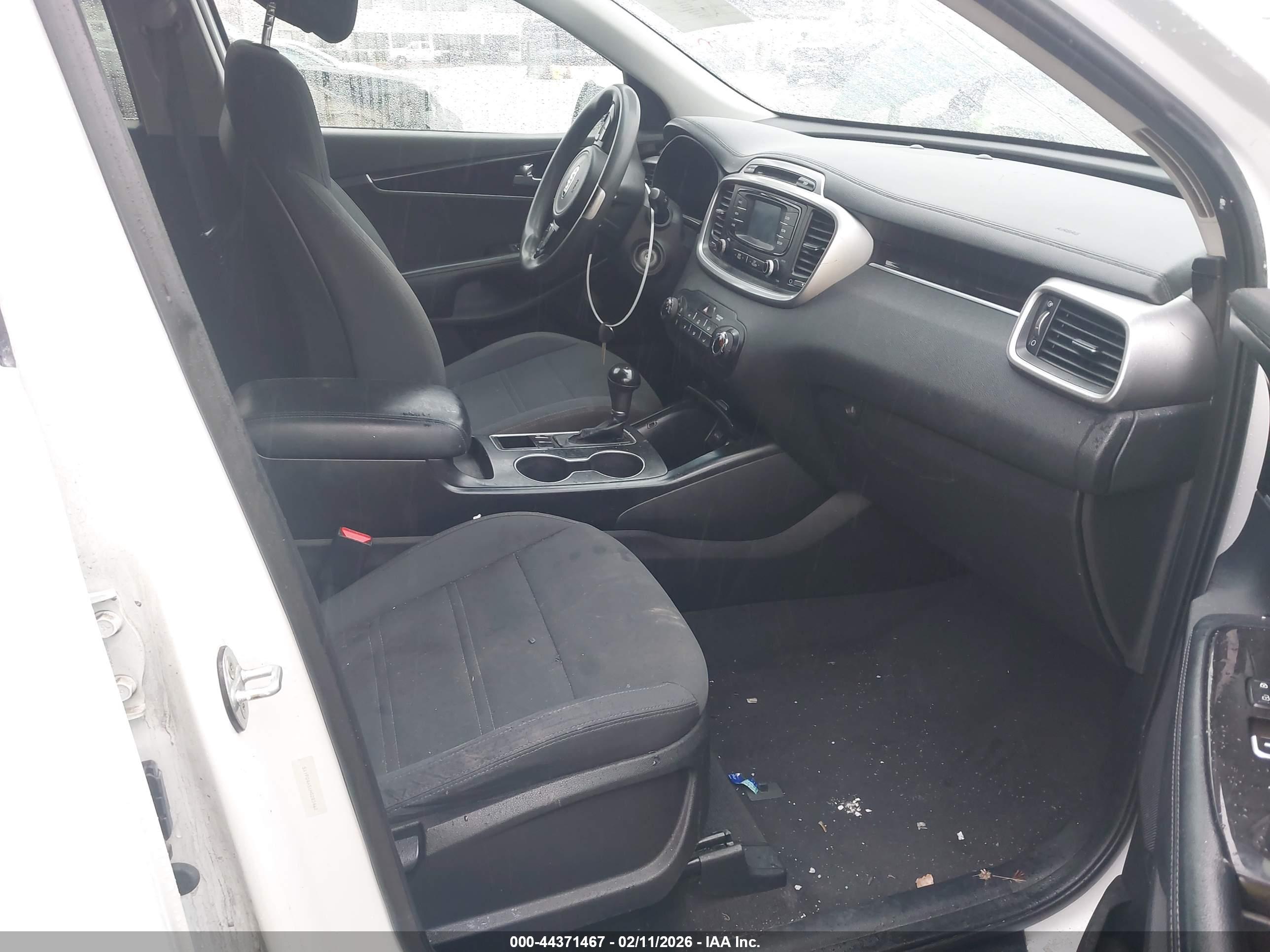 KIA SORENTO image 5