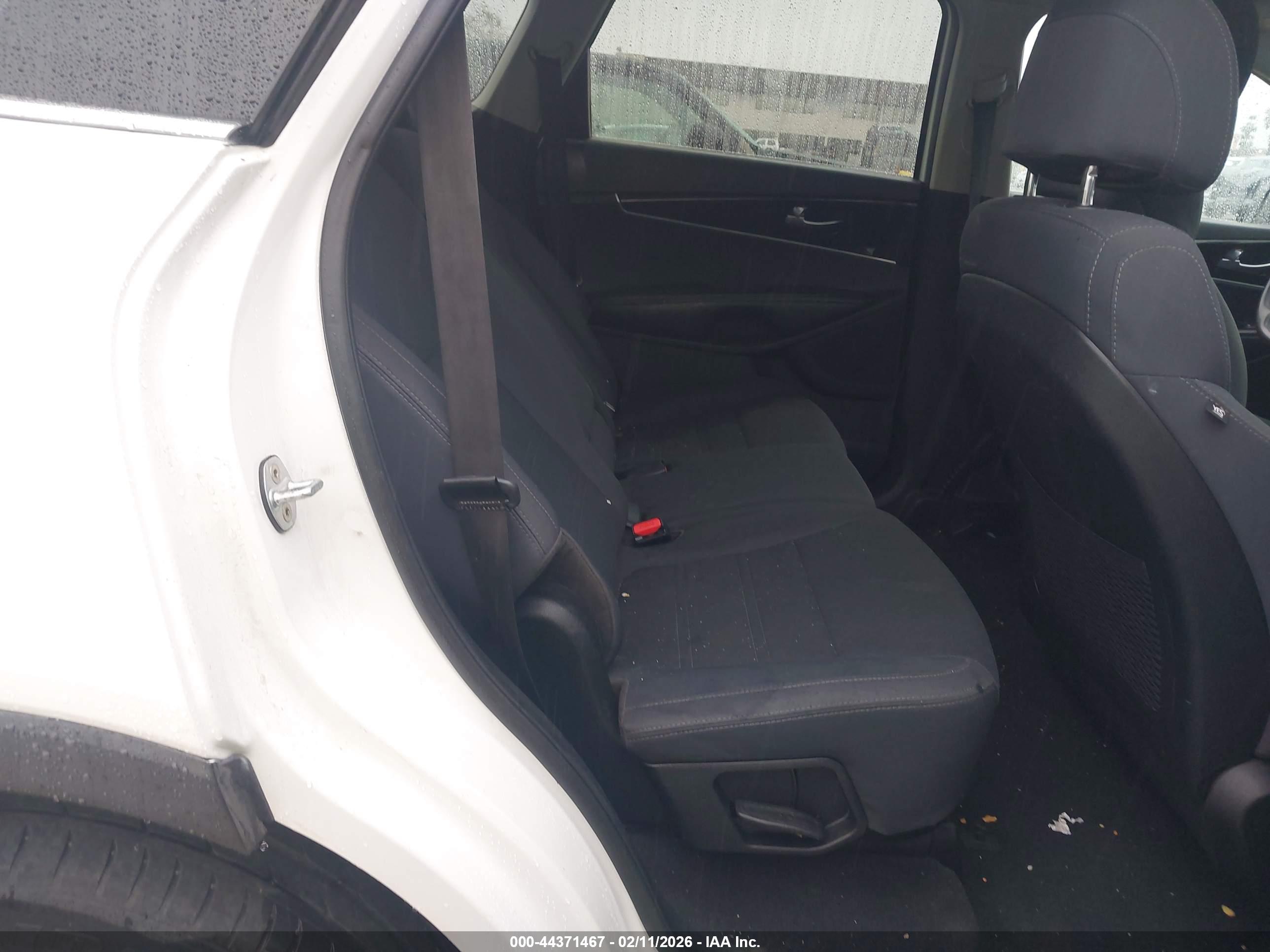 KIA SORENTO image 8