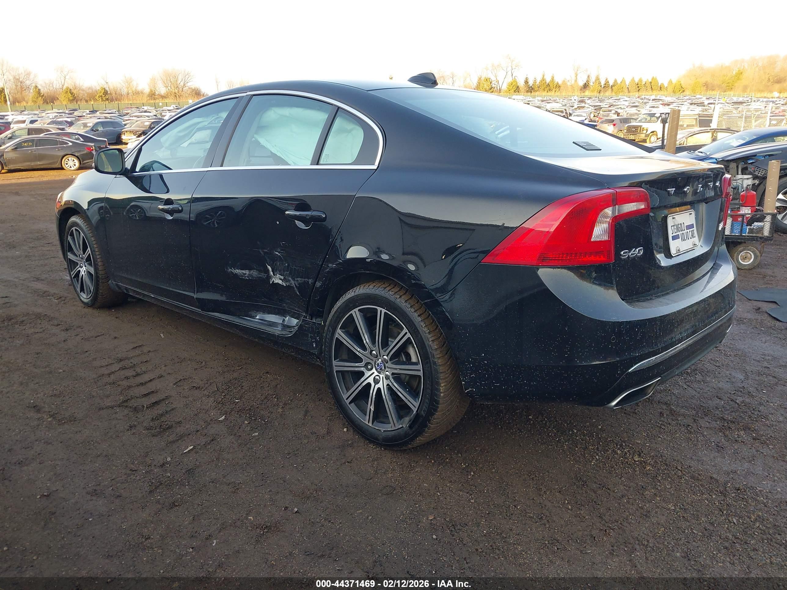 VOLVO S60 image 3