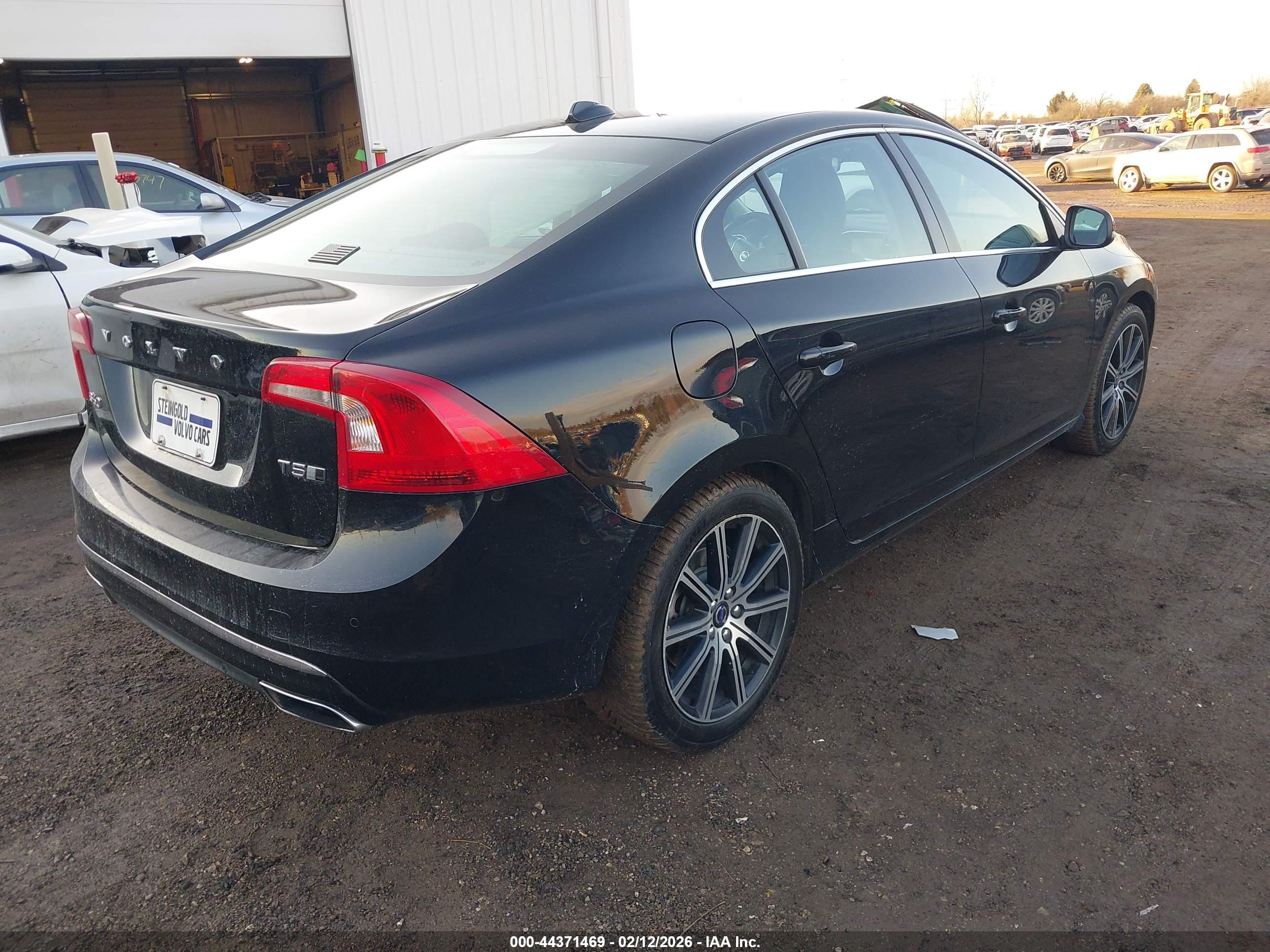 VOLVO S60 image 4