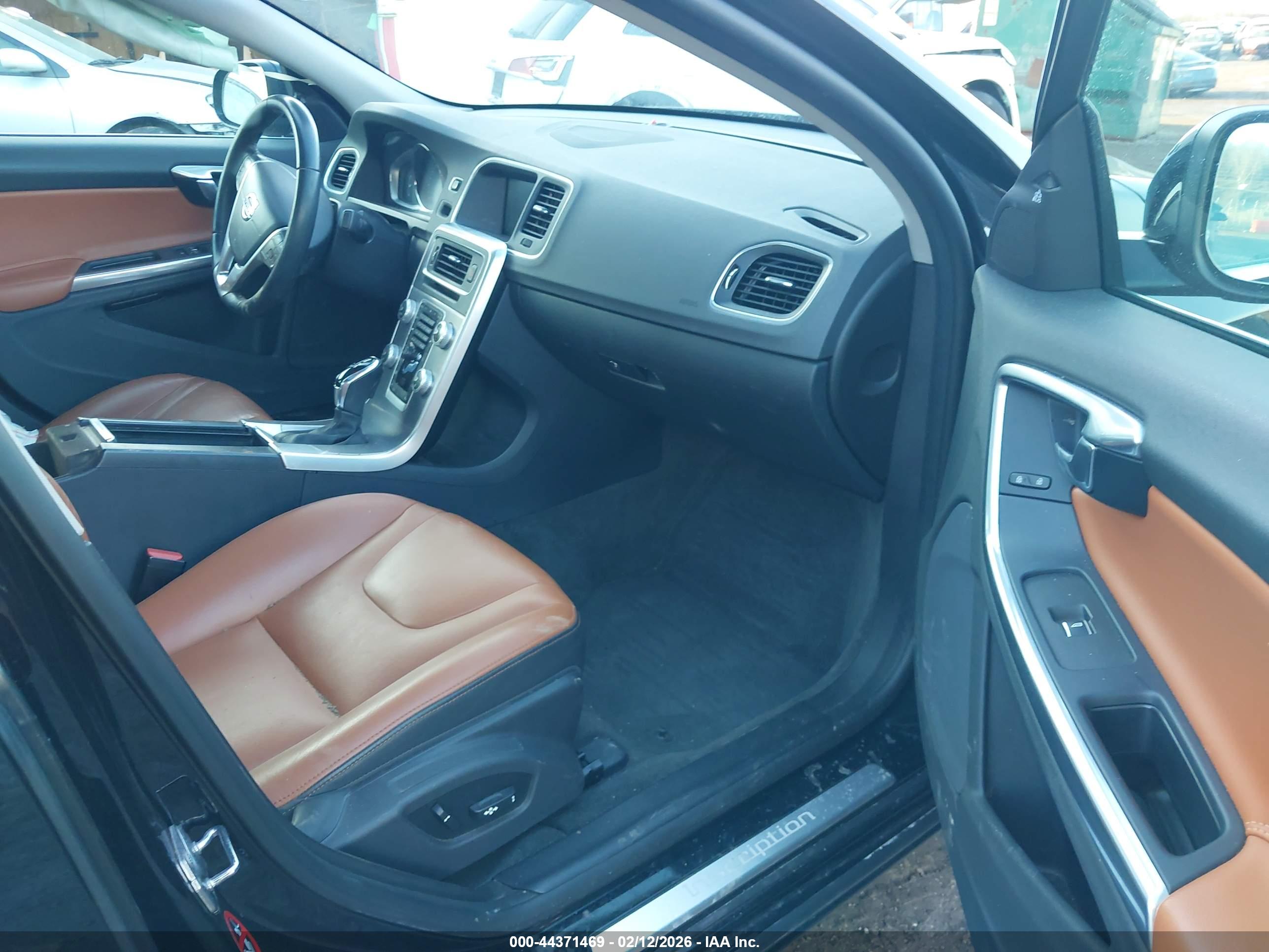 VOLVO S60 image 5