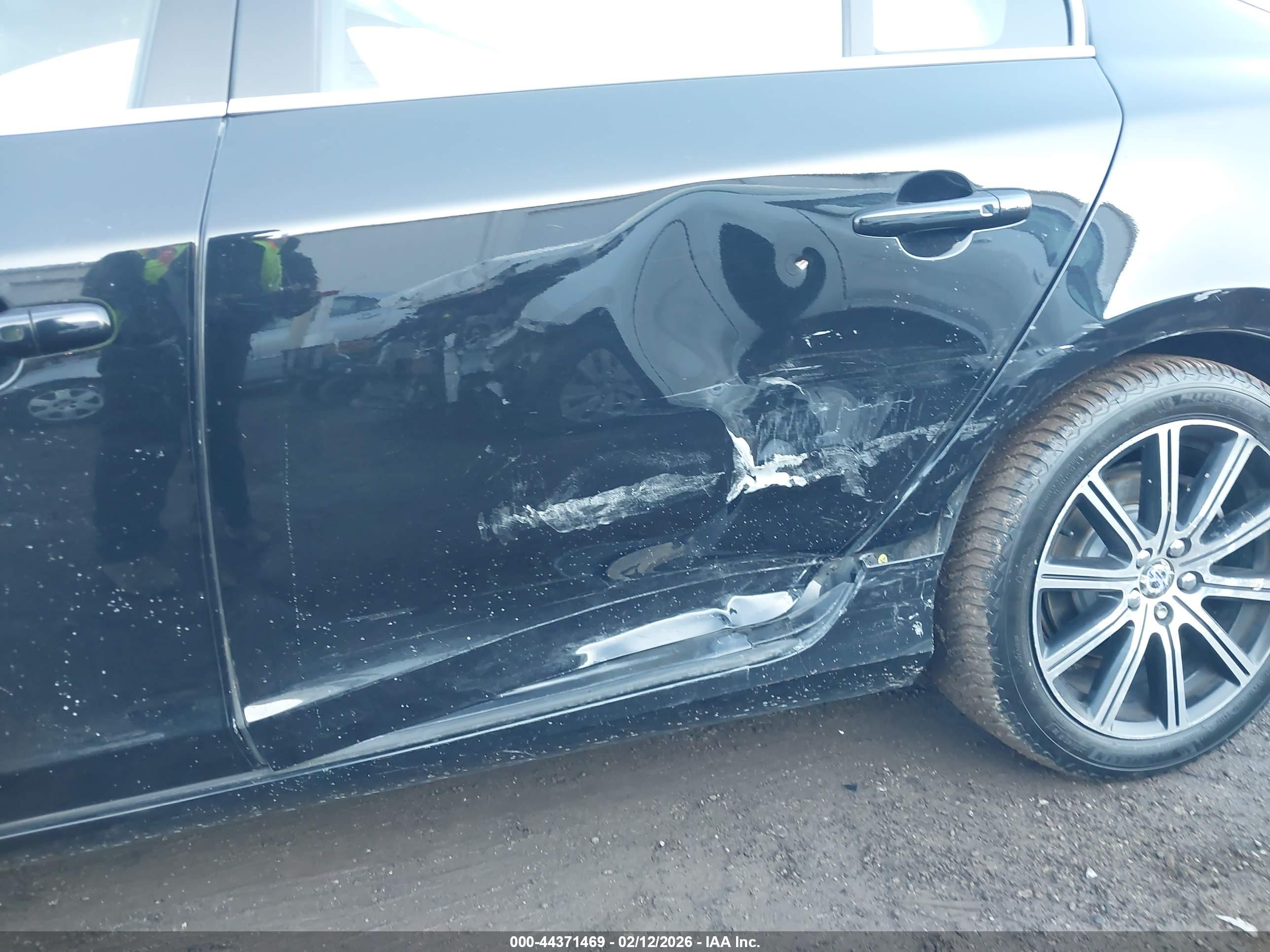 VOLVO S60 image 6