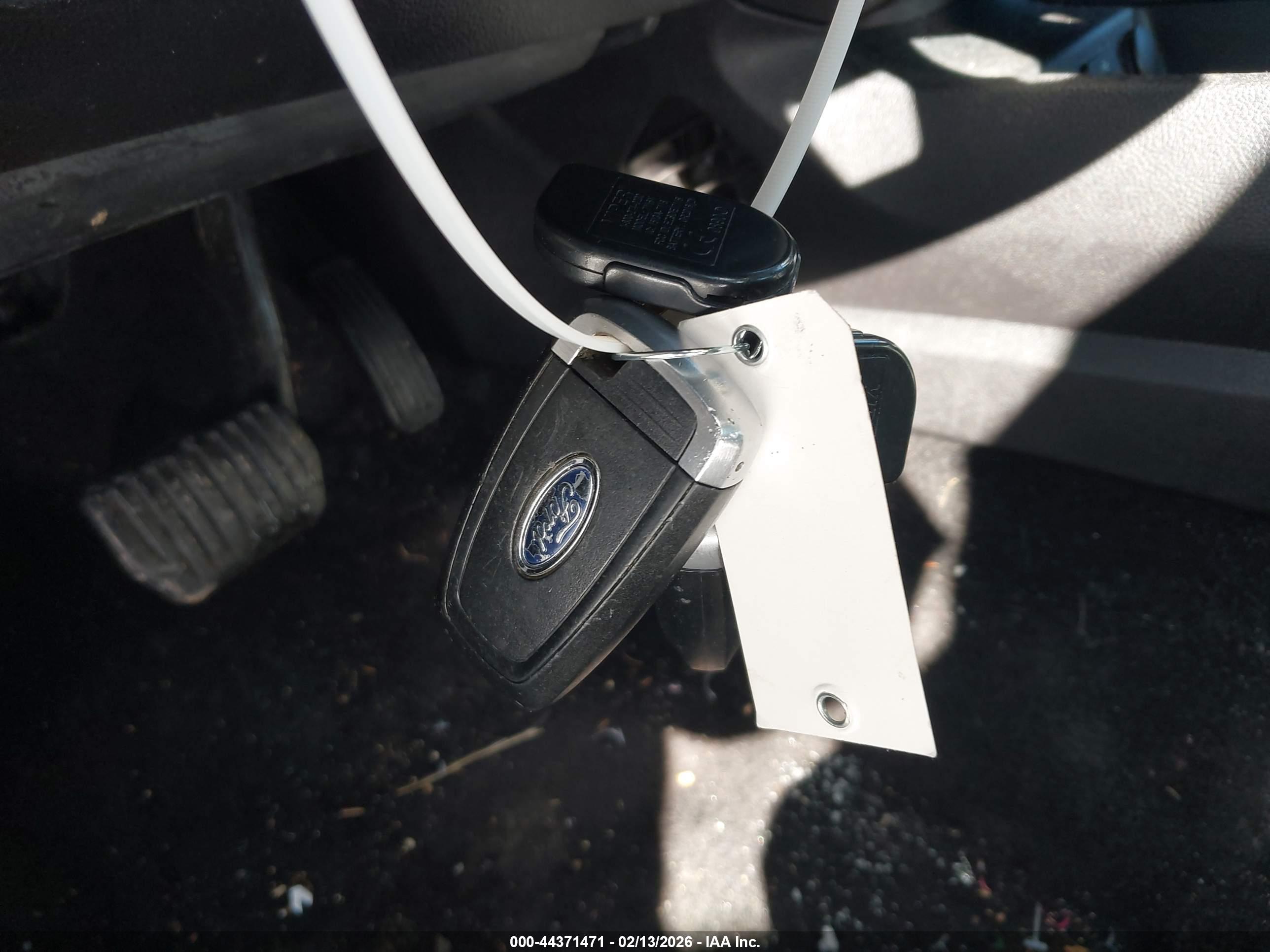 FORD FUSION image 11