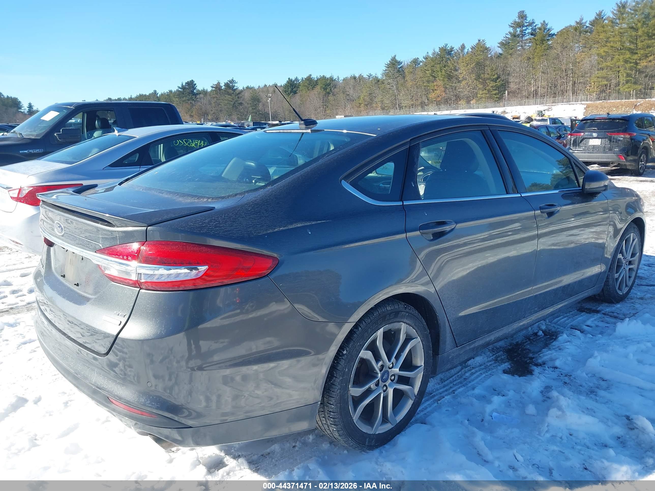 FORD FUSION image 4