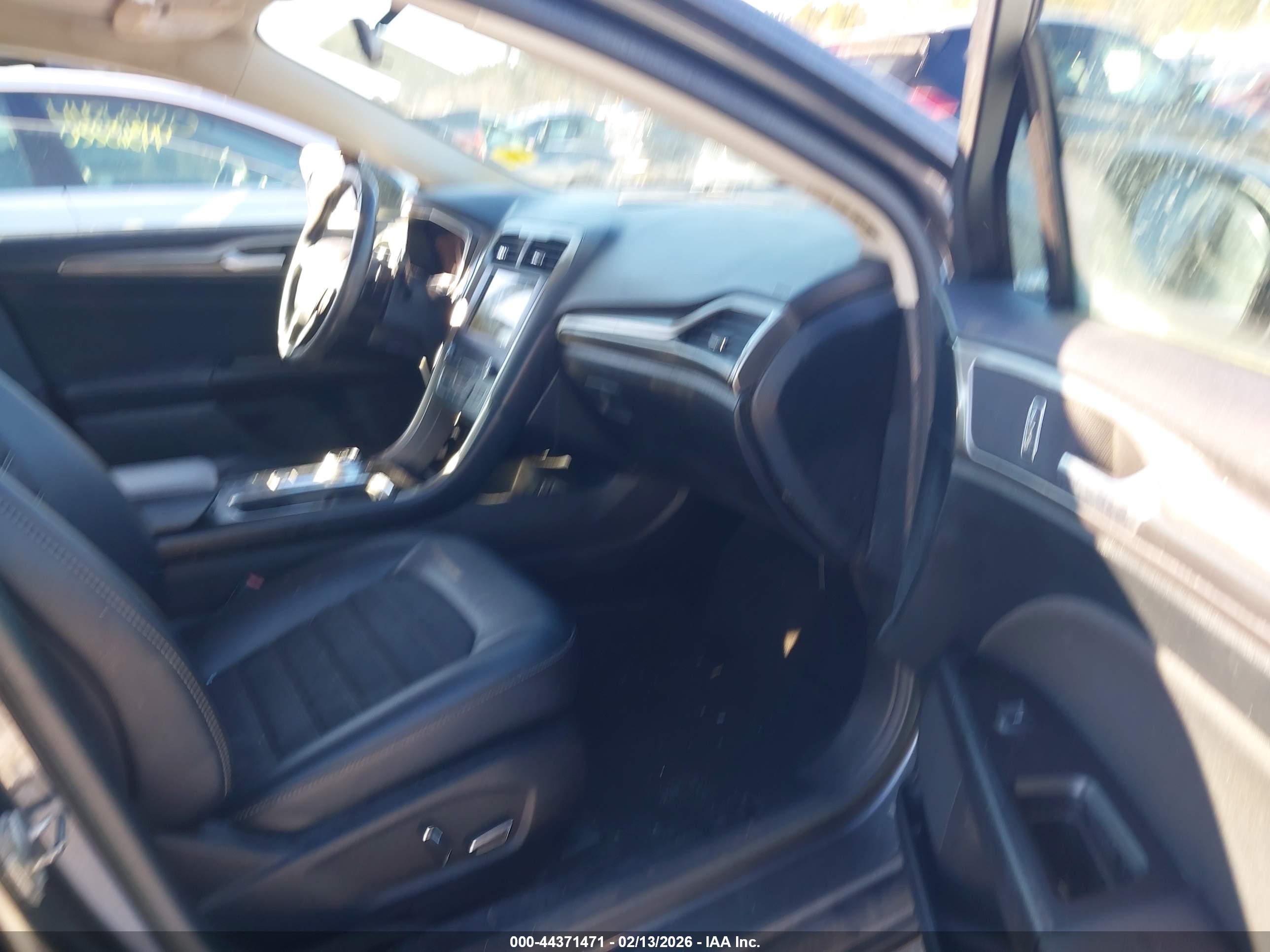 FORD FUSION image 5