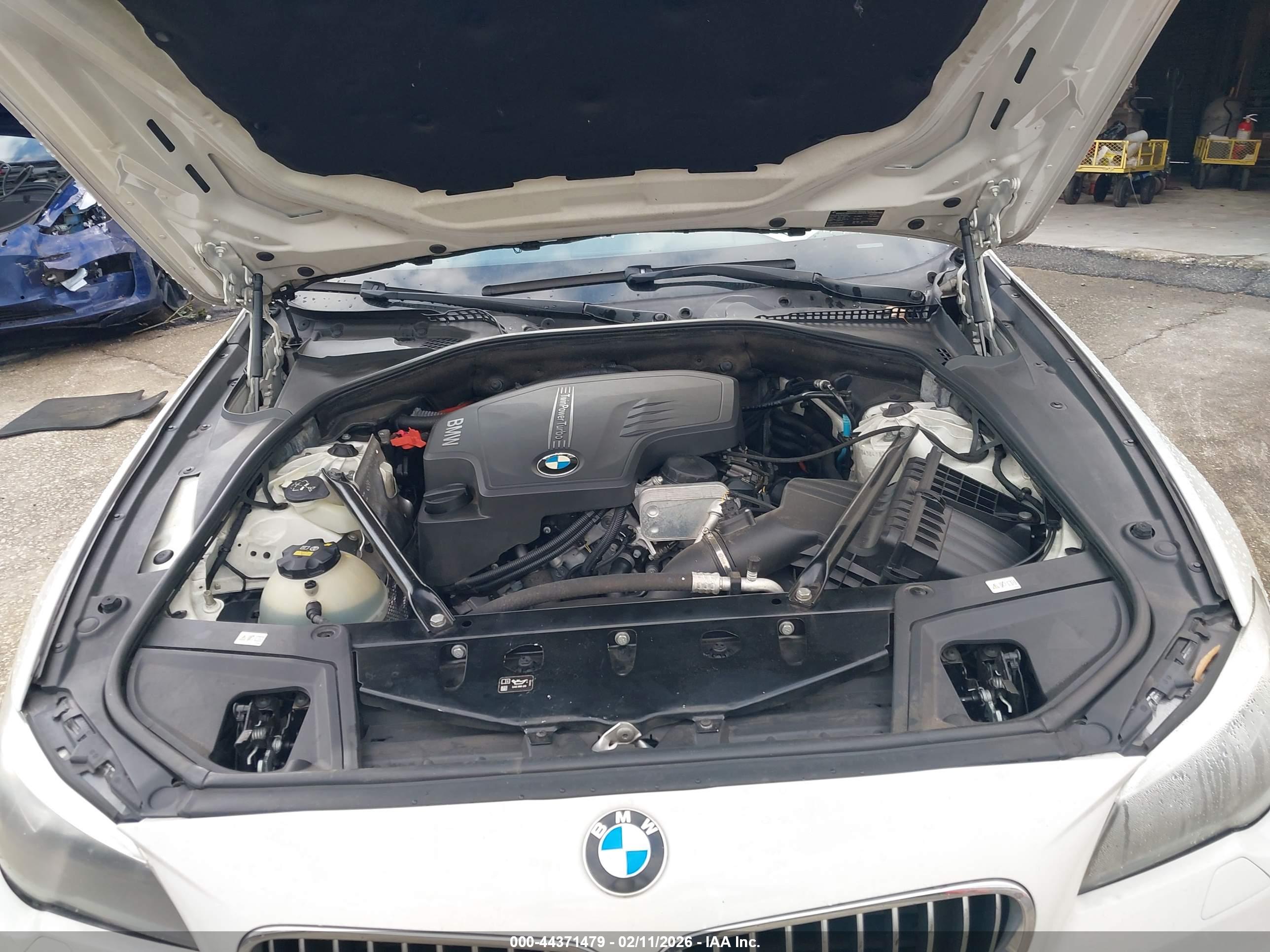 BMW 528I image 10