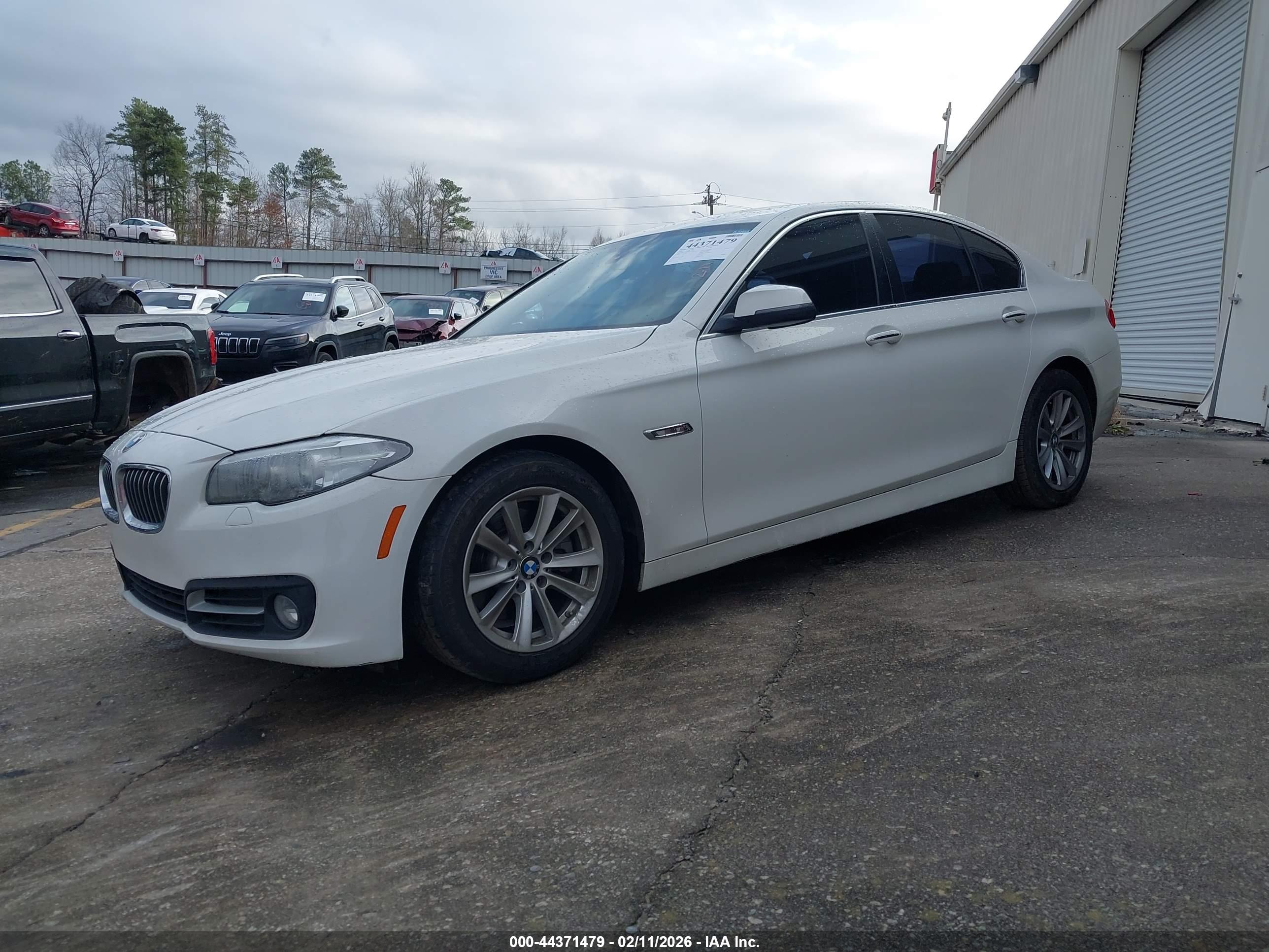 BMW 528I image 2