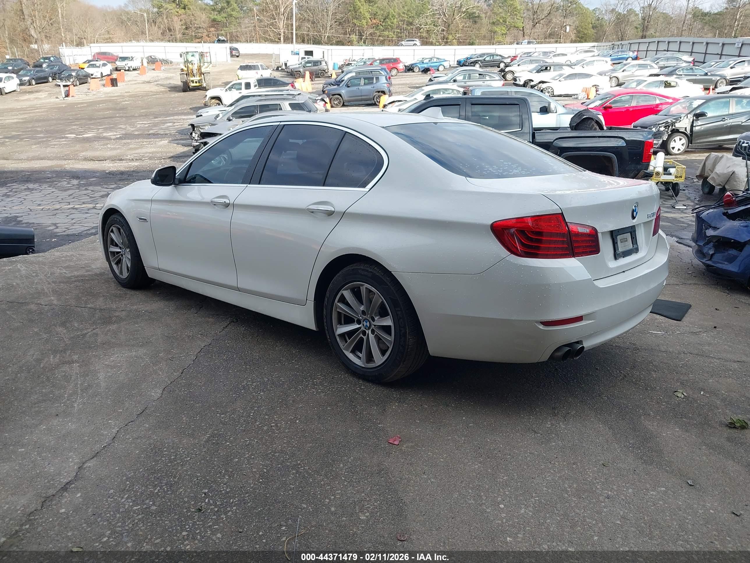 BMW 528I image 3