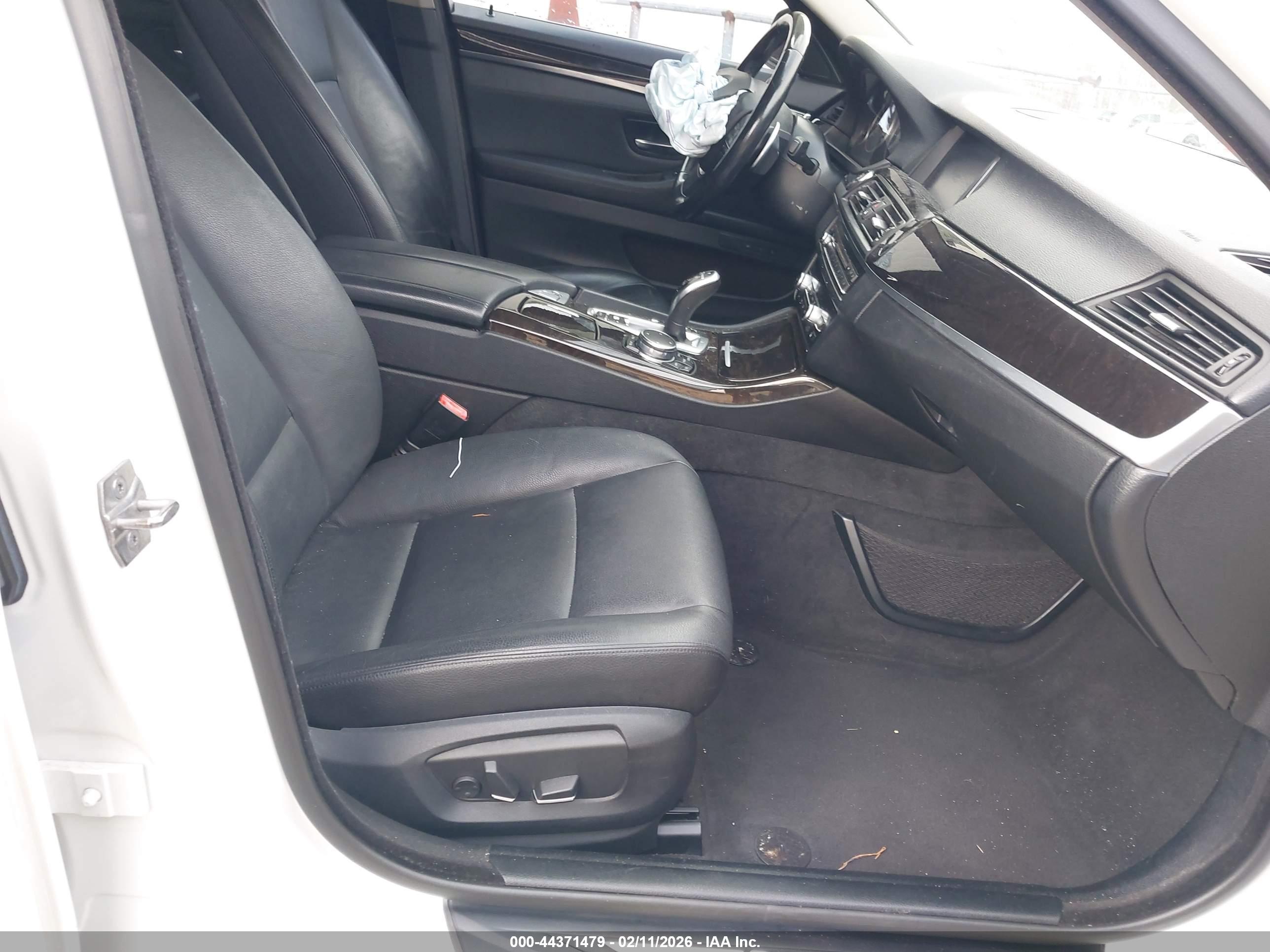 BMW 528I image 5
