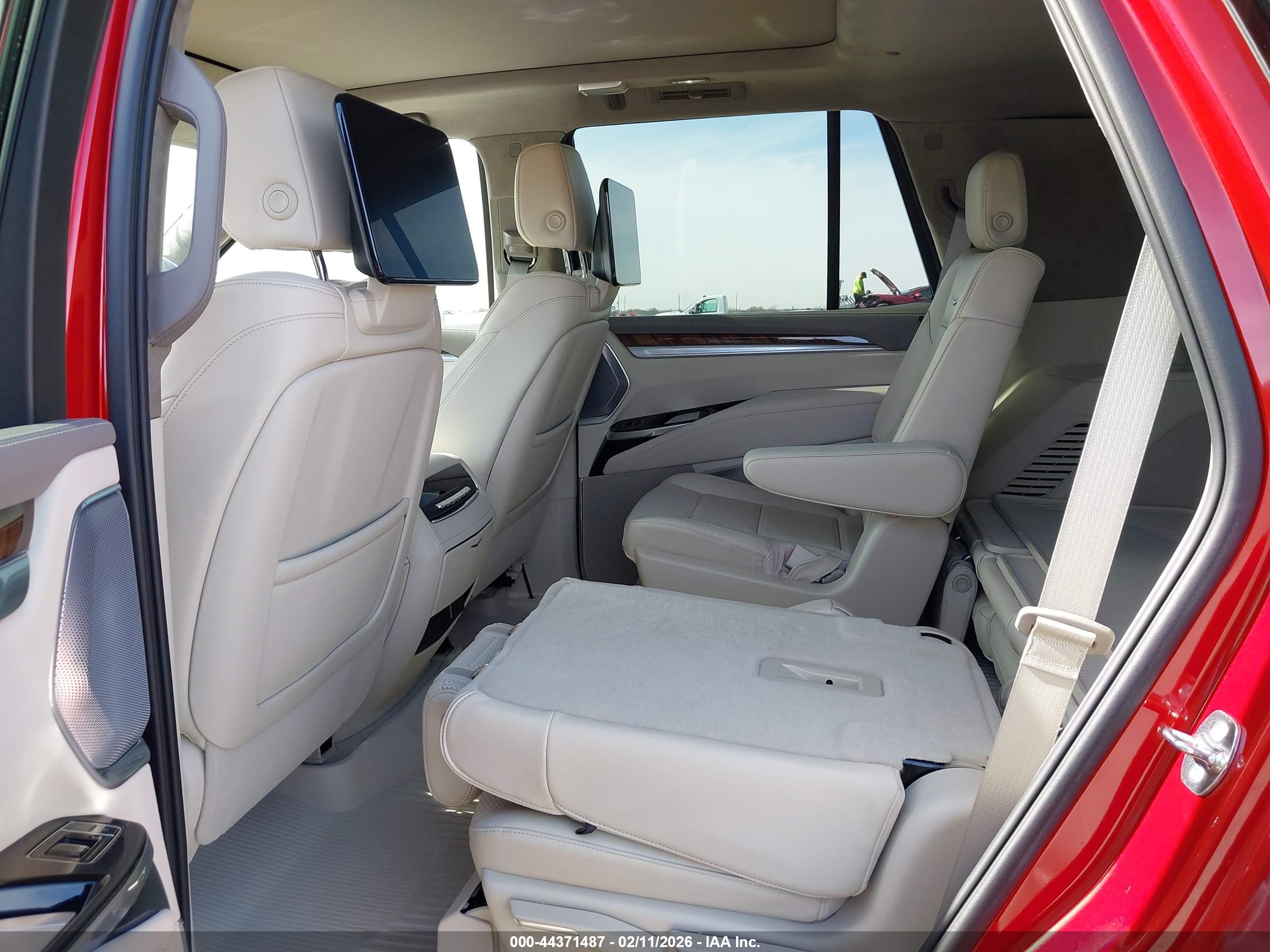 CADILLAC ESCALADE image 8