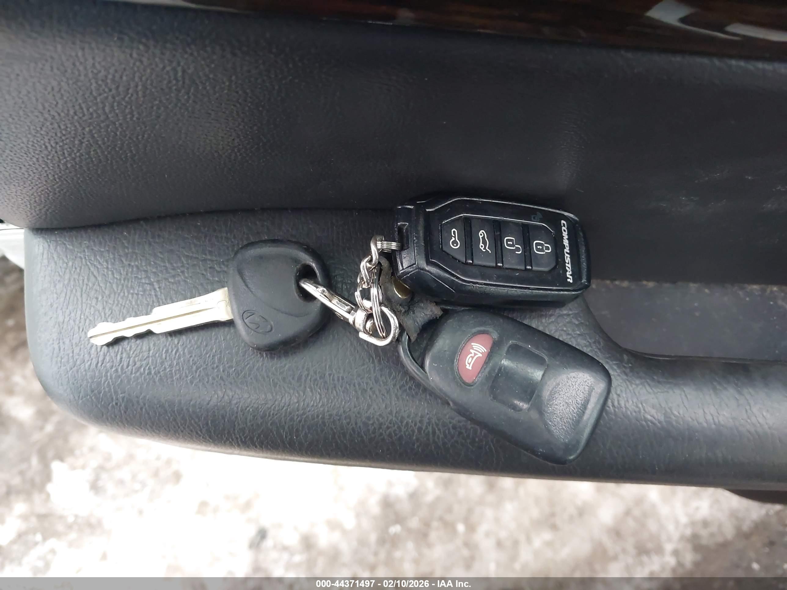 HYUNDAI SANTA image 11