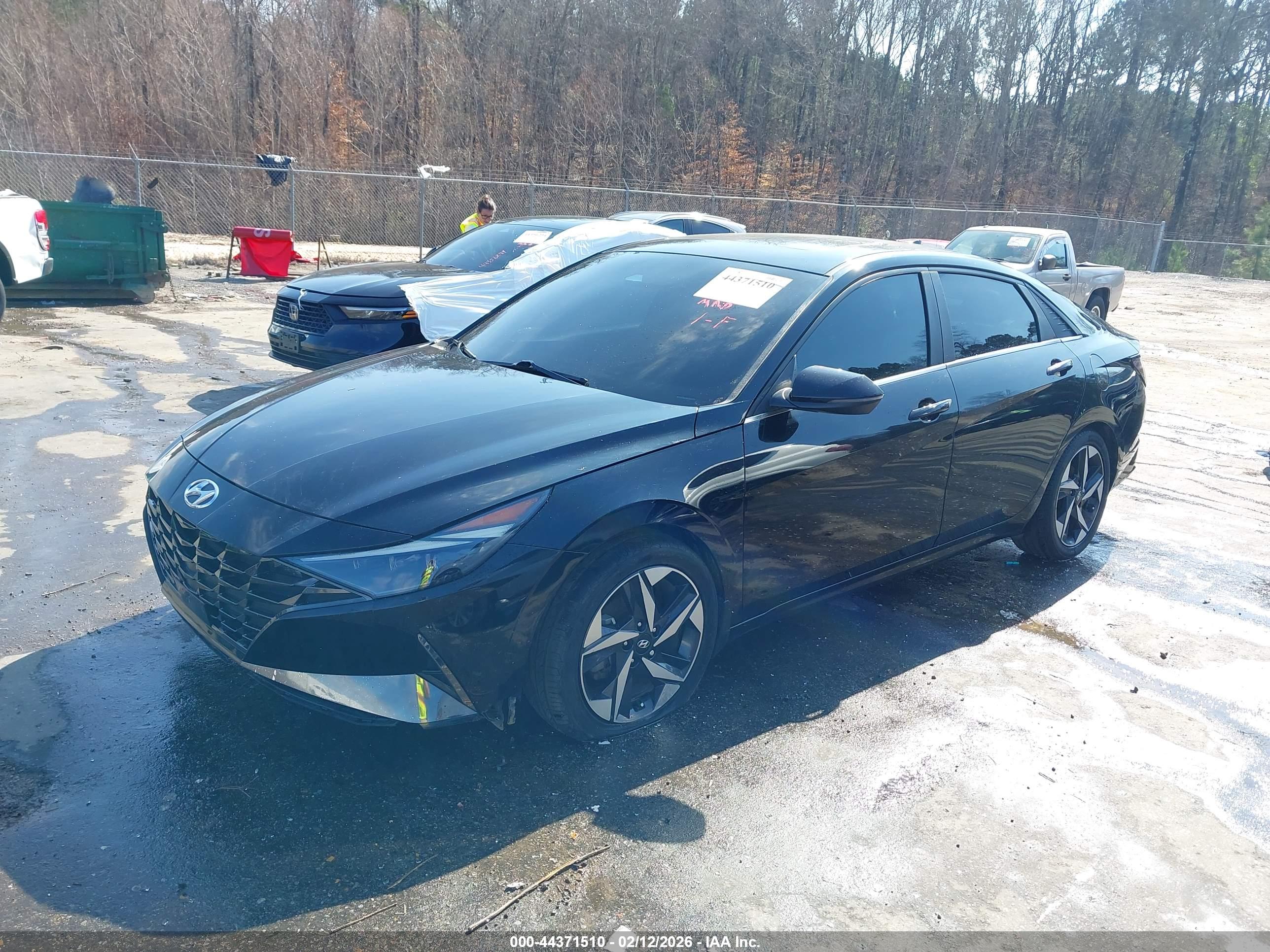 HYUNDAI ELANTRA image 2