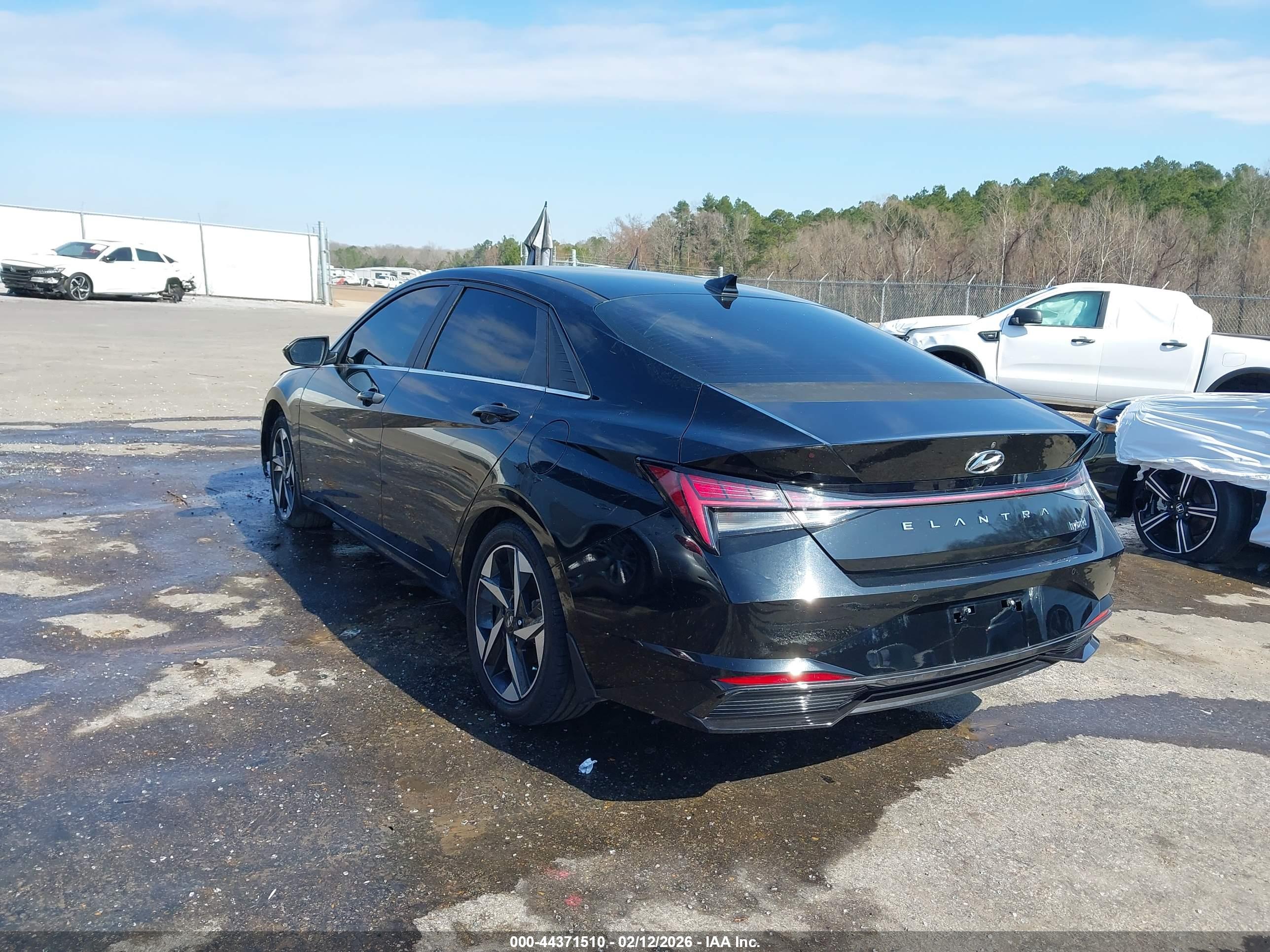 HYUNDAI ELANTRA image 3